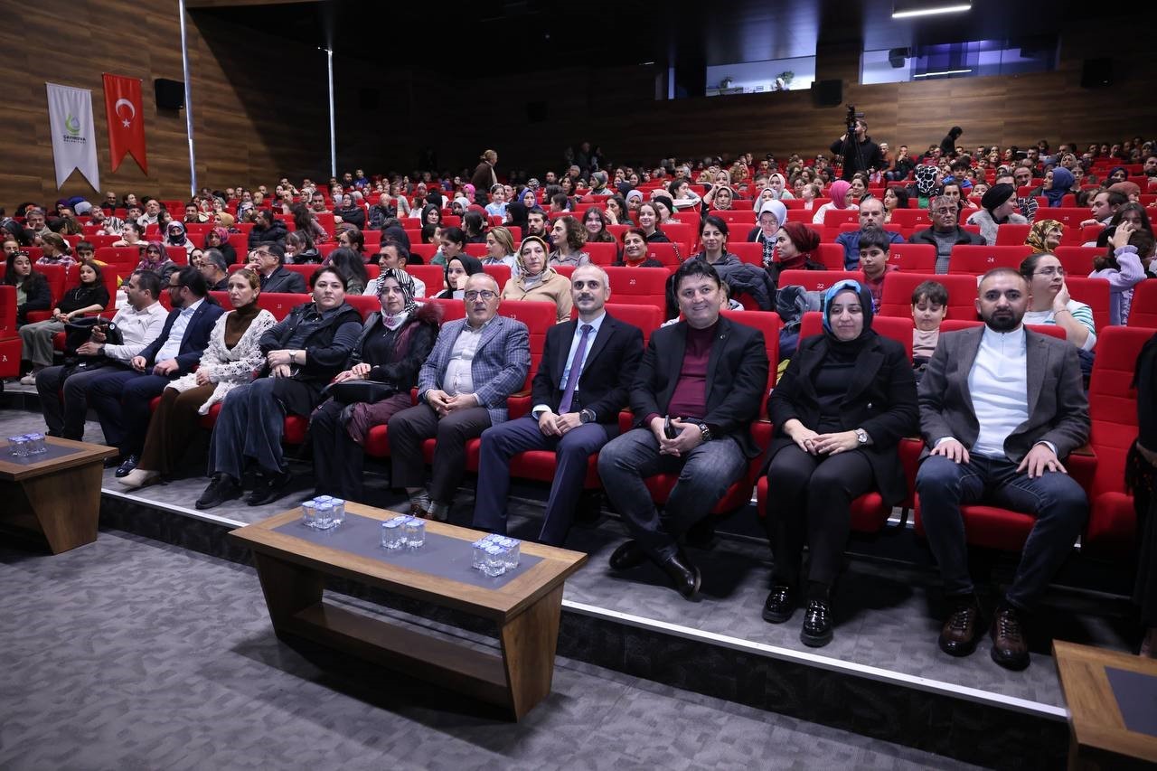 Çayırova’nın yetenekli sesleri kulakların pasını sildi
