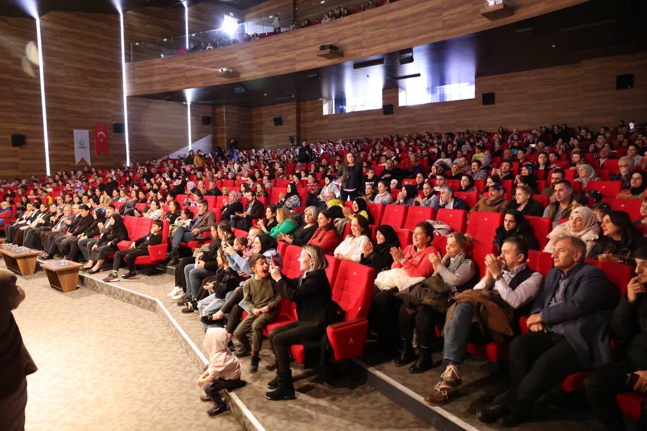 Çayırova’nın yetenekli sesleri kulakların pasını sildi
