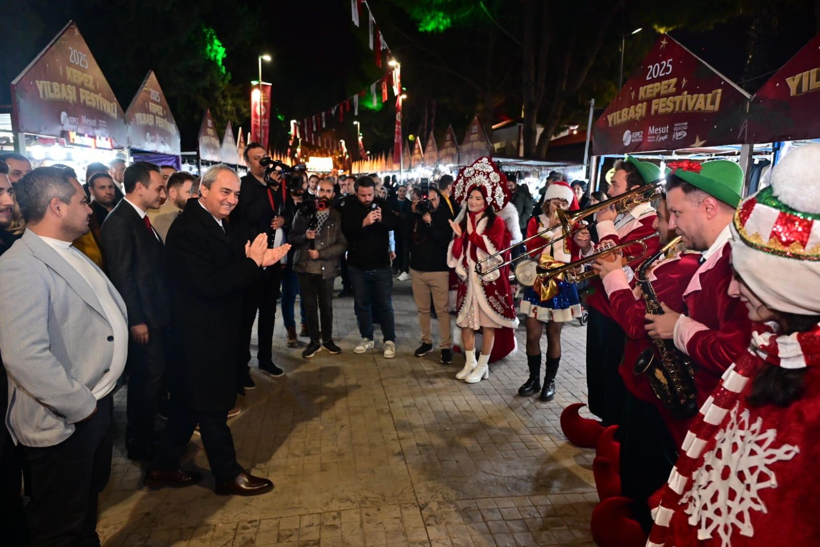 Kepez’de yılbaşı coşkusu DokumaPark’ta başladı
