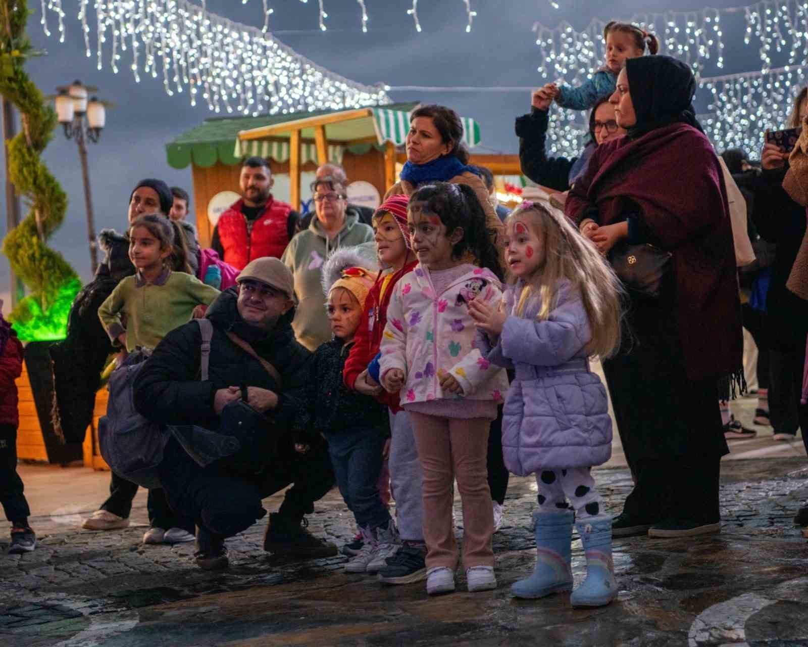 Kuşadası’nda yeni yıl kutlamaları başladı
