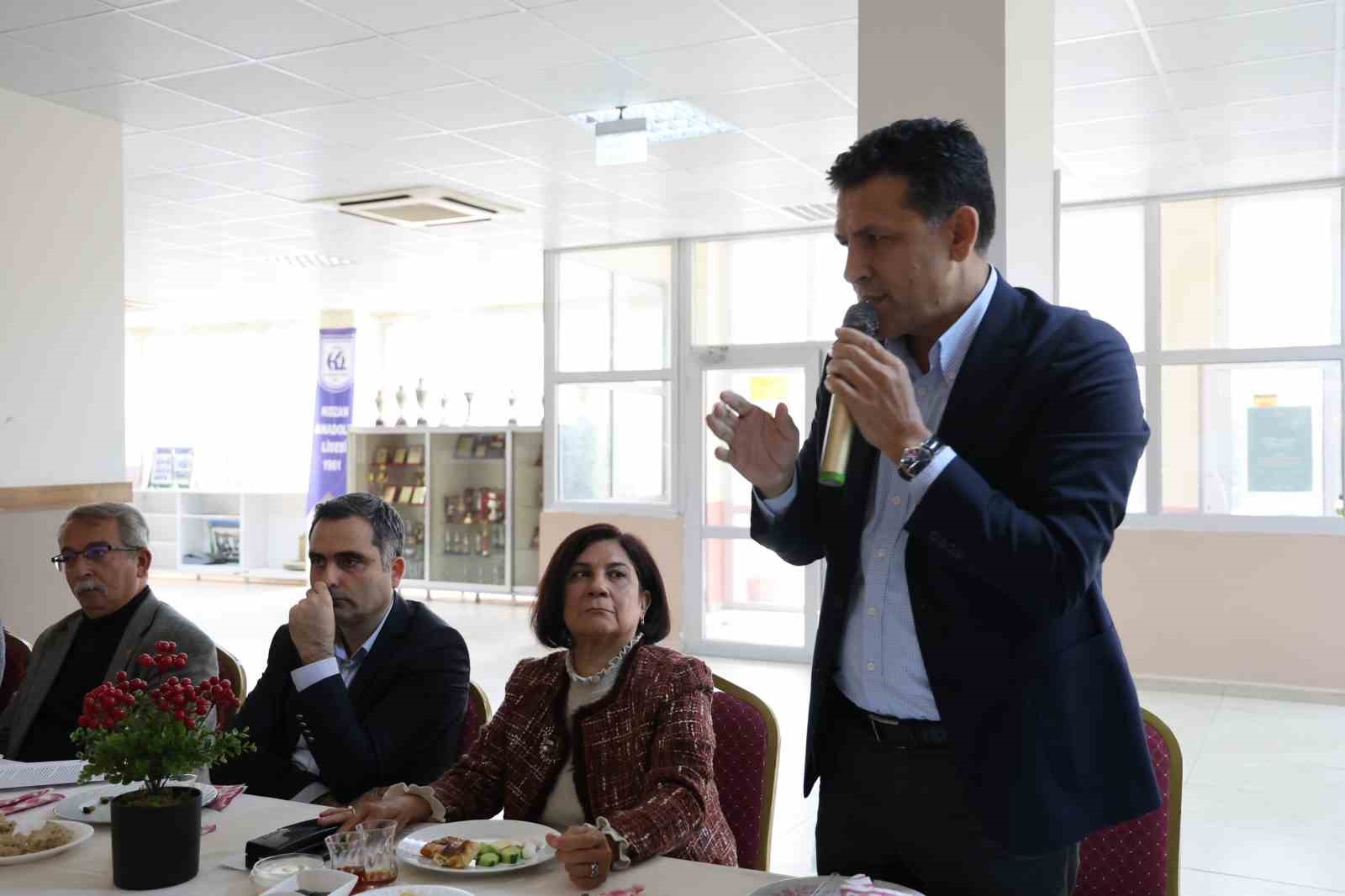 Kozan Lisesi mezunları bir araya geldi
