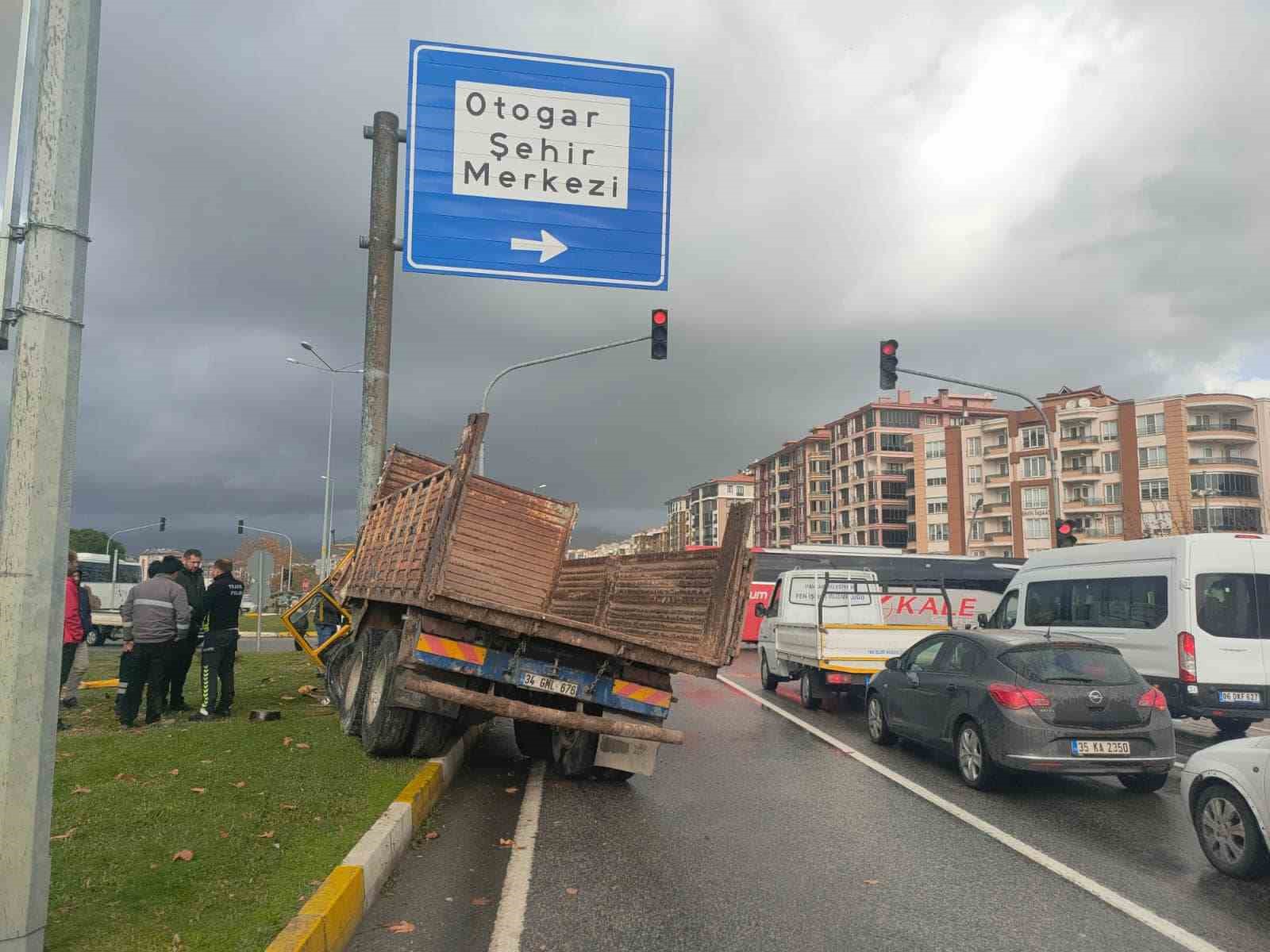 Edremit Otogar Kavşağı’nda kaza
