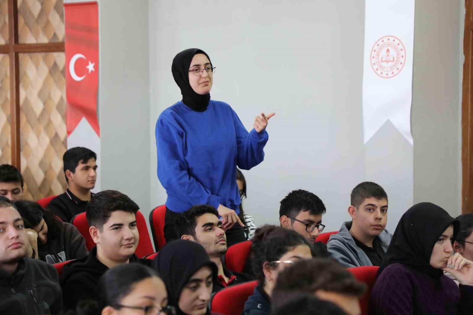 Ağrı’da üniversite sınavlarına hazırlık kampı için bilgilendirme toplantısı düzenlendi
