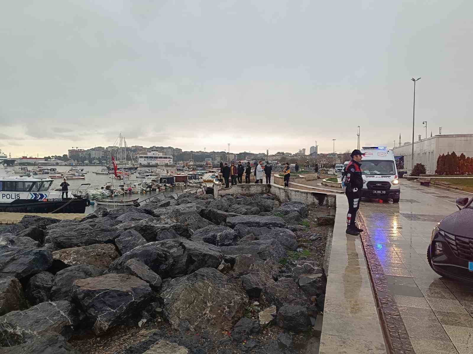 Pendik’te denize atlayan 79 yaşındaki kadın boğuldu
