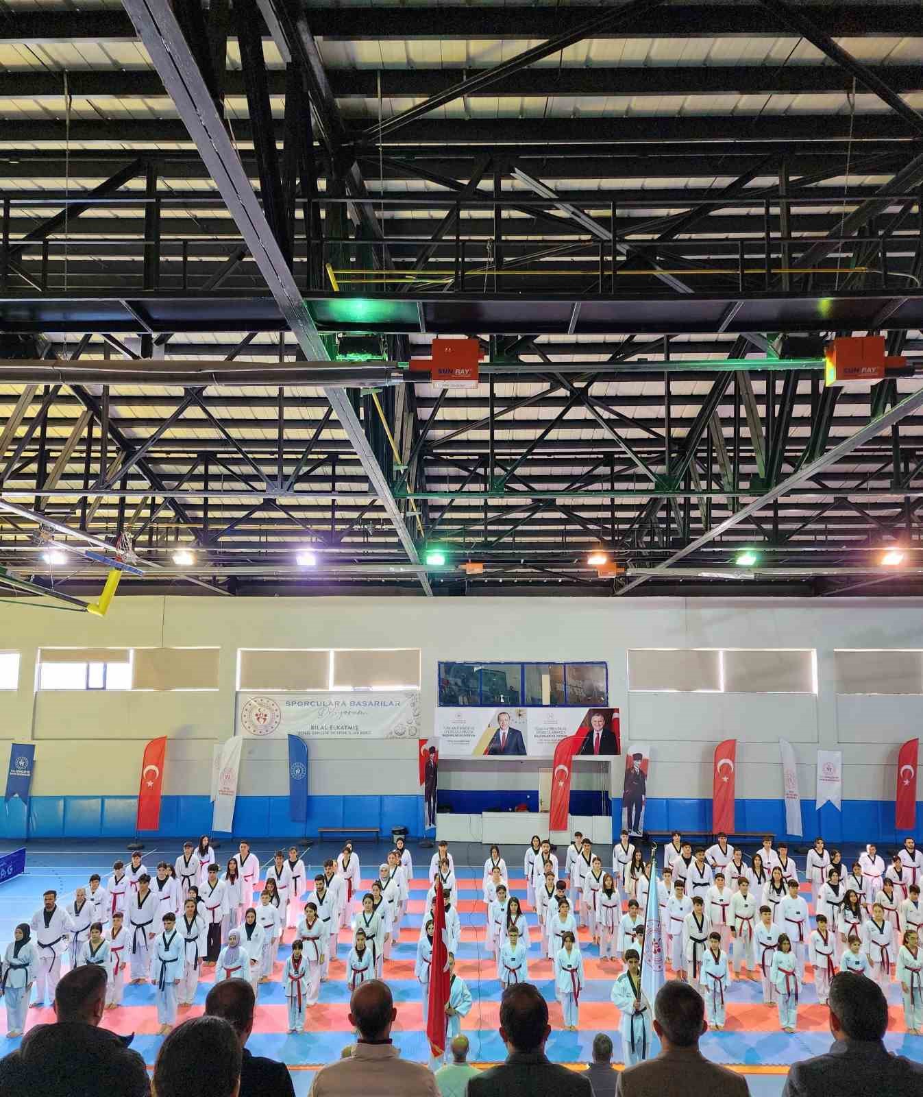 Tatvan’da Taekwondo Kuşak müsabakası düzenlendi
