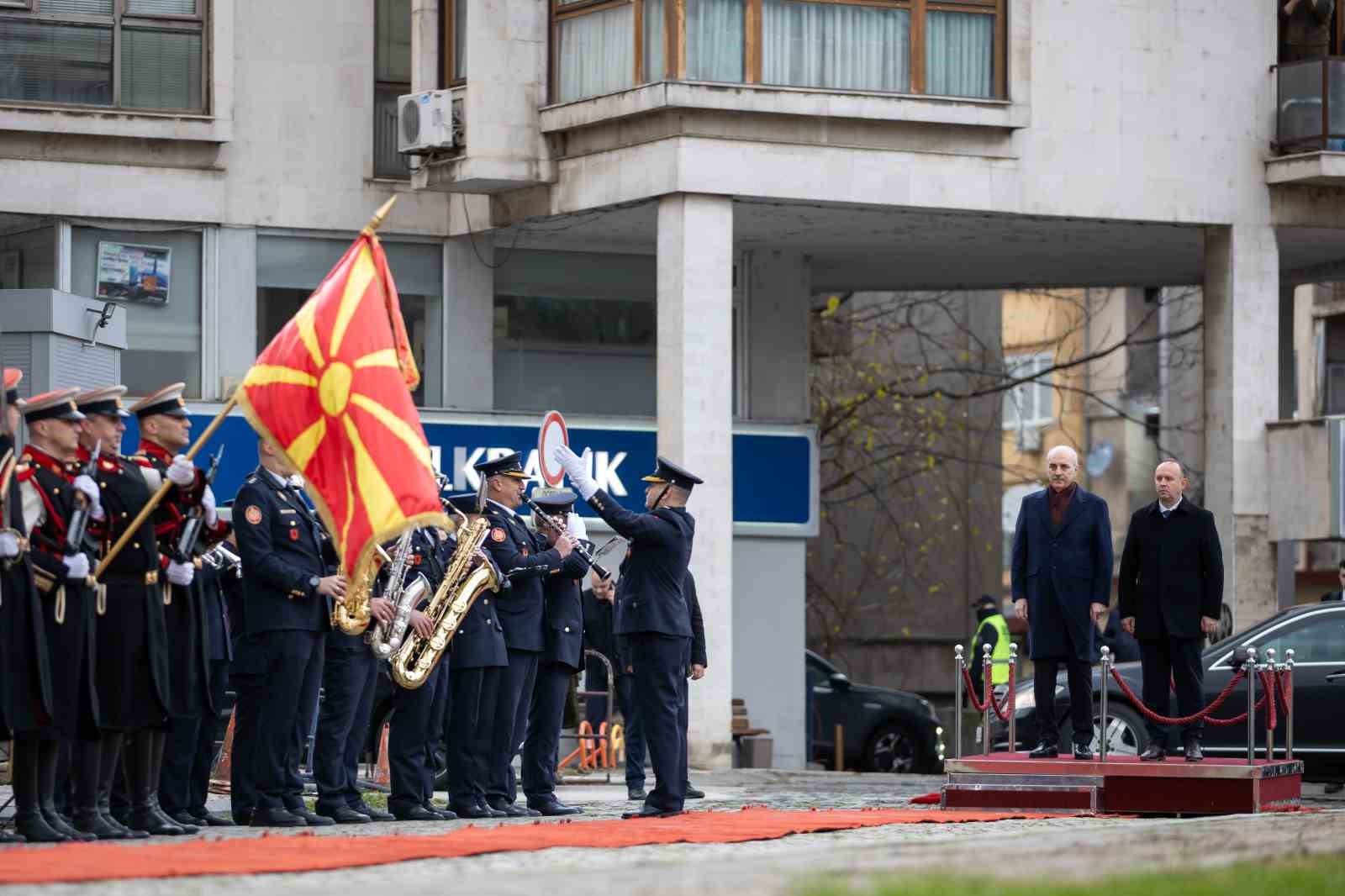 TBMM Başkanı Kurtulmuş, Kuzey Makedonya Meclisinde resmi törenle karşılandı
