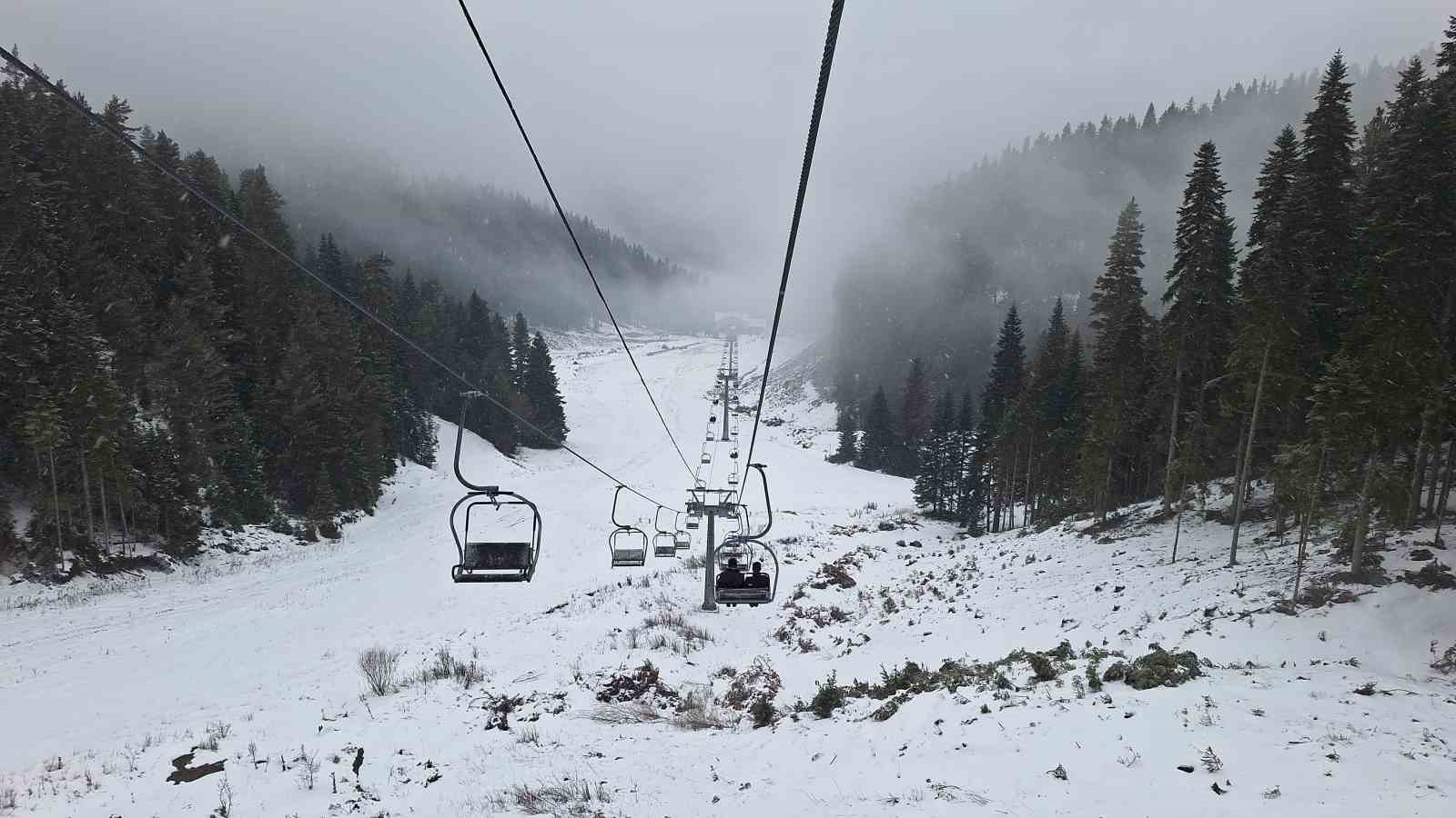 Üniversite öğrenileri Ilgaz Dağı’nda karın tadını çıkardı
