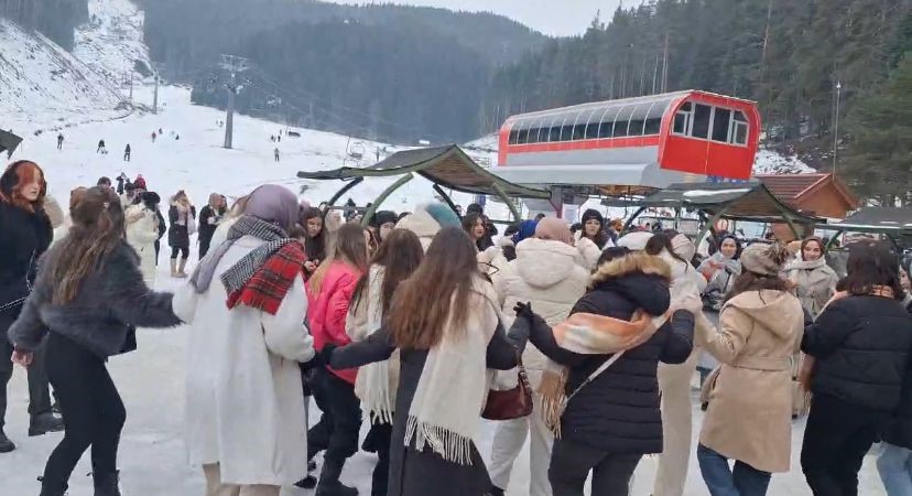 Üniversite öğrenileri Ilgaz Dağı’nda karın tadını çıkardı
