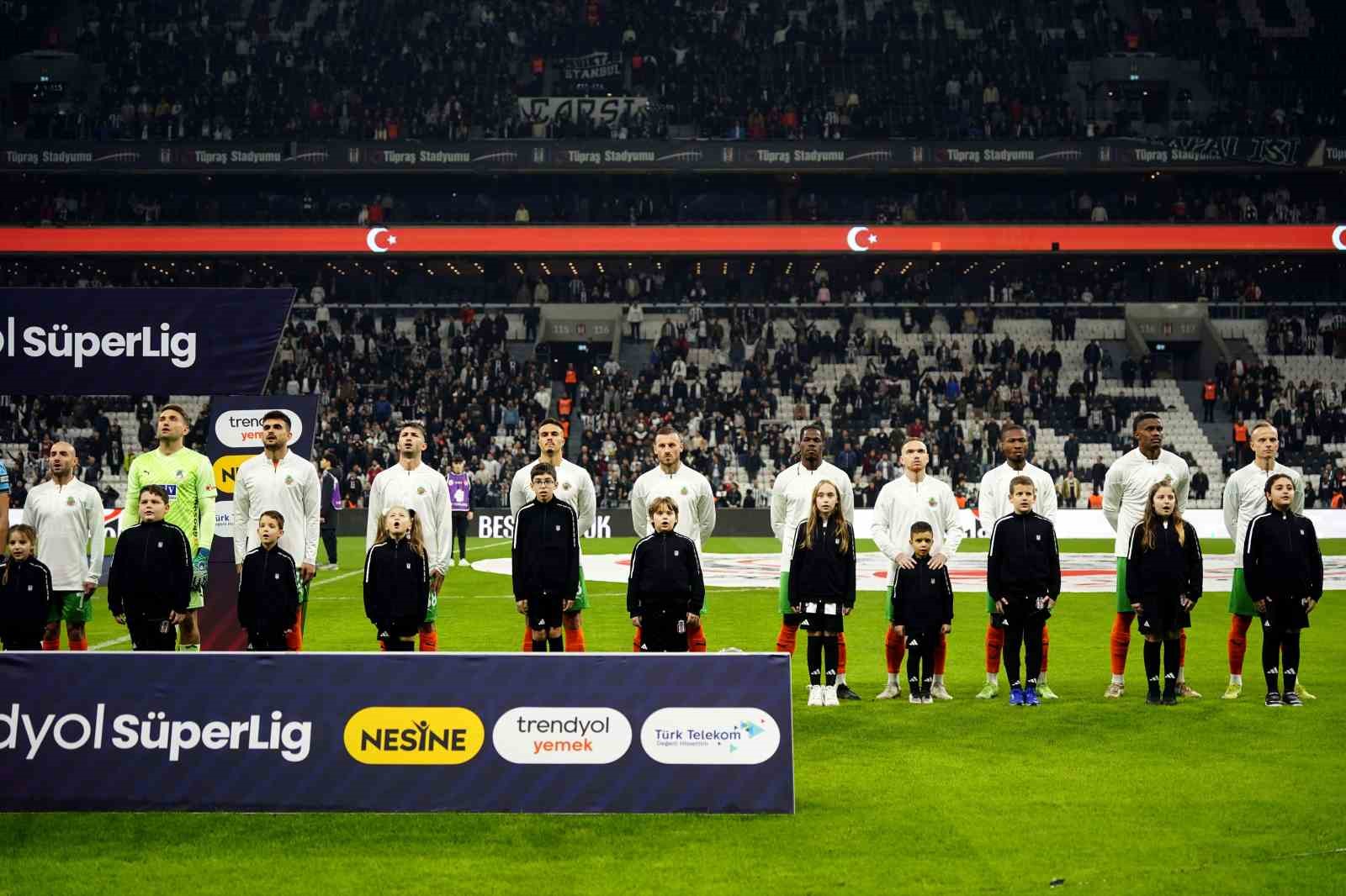 Trendyol Süper Lig: Beşiktaş: 1 - Corendon Alanyaspor: 1 (Maç devam ediyor)
