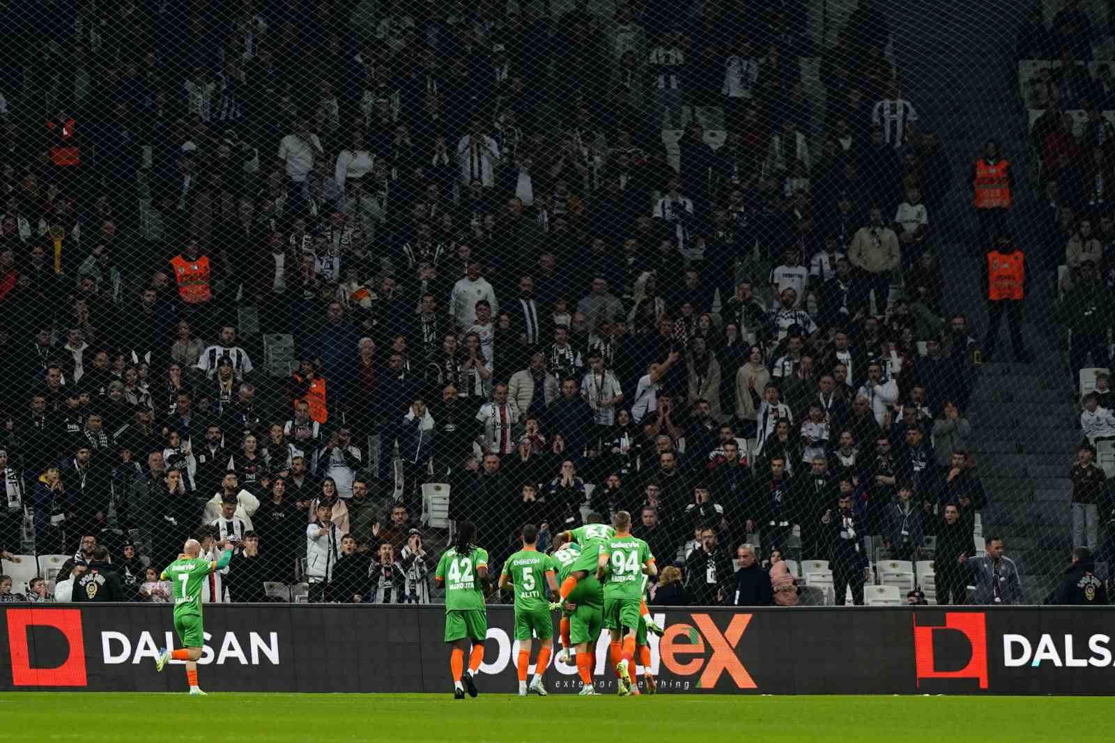 Trendyol Süper Lig: Beşiktaş: 1 - Corendon Alanyaspor: 1 (Maç devam ediyor)
