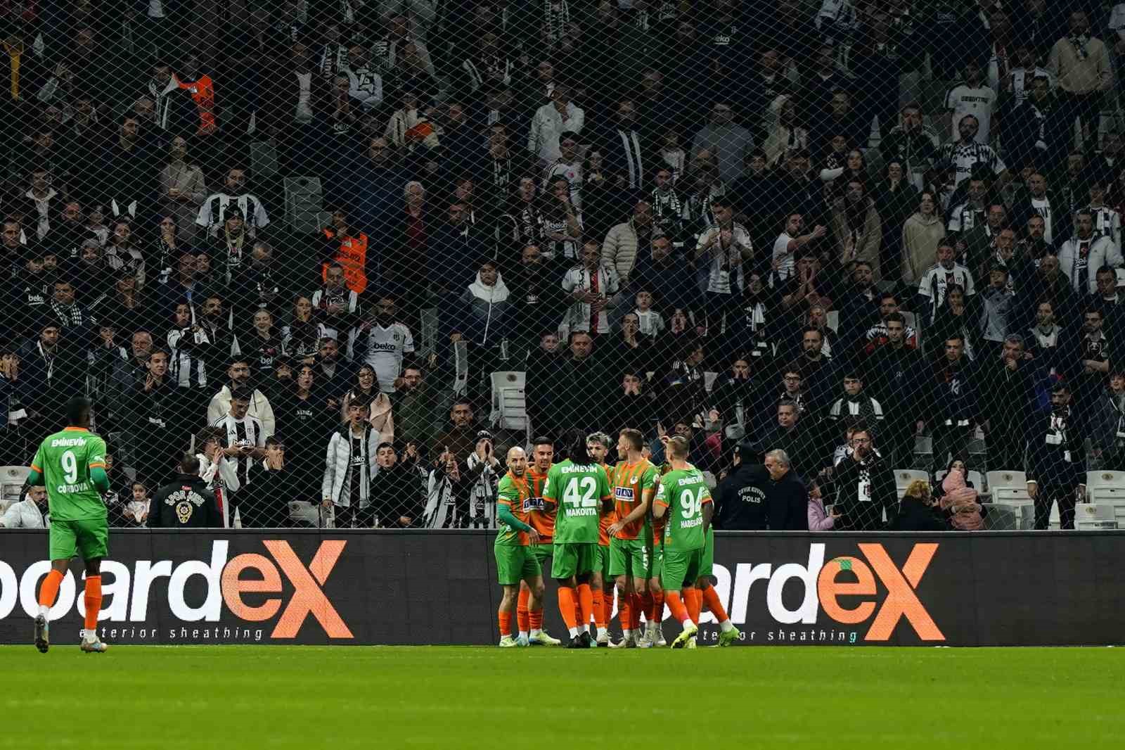 Trendyol Süper Lig: Beşiktaş: 1 - Corendon Alanyaspor: 1 (Maç devam ediyor)
