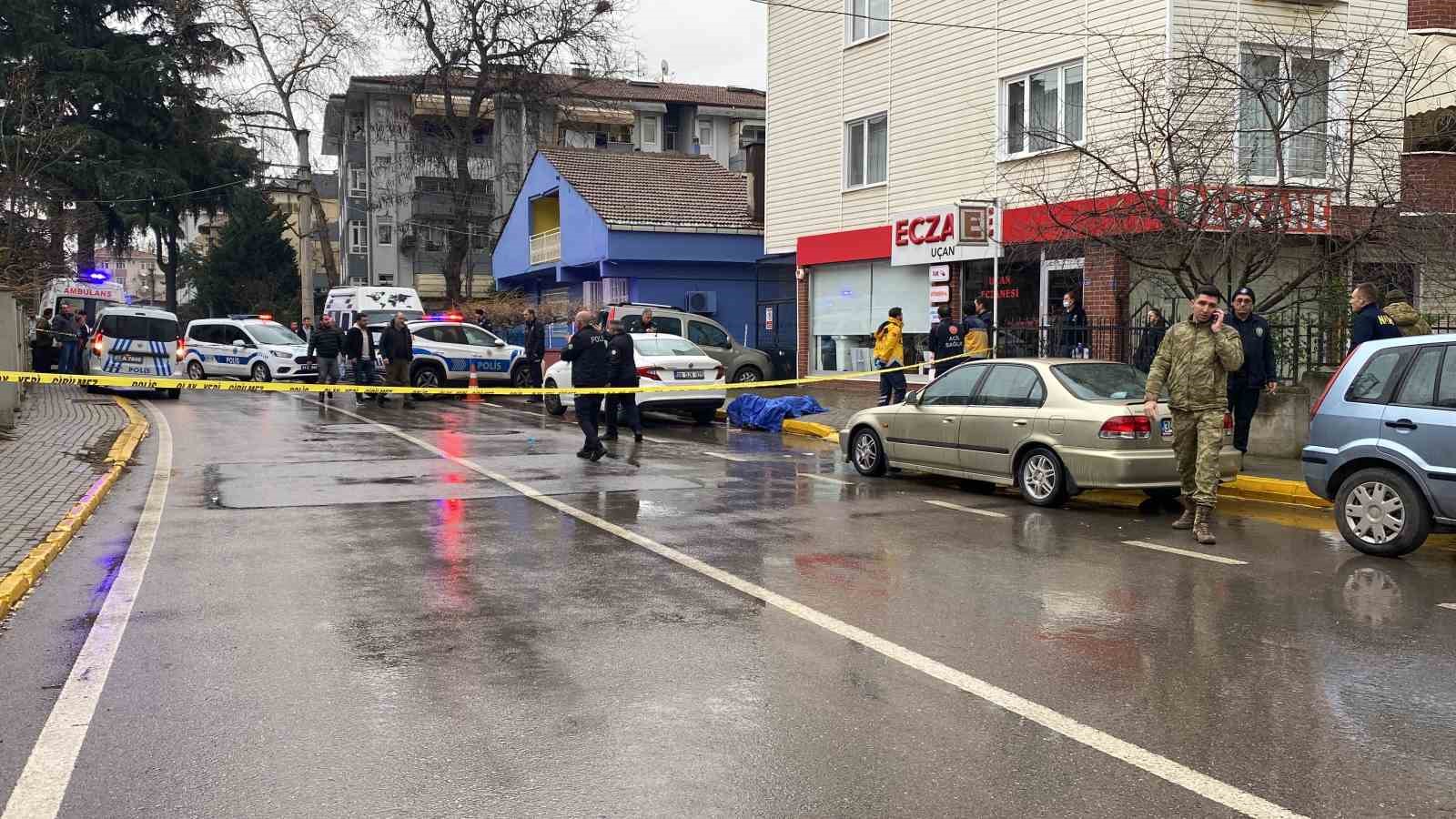 Uzman çavuş sokak ortasında hayatına son verdi
