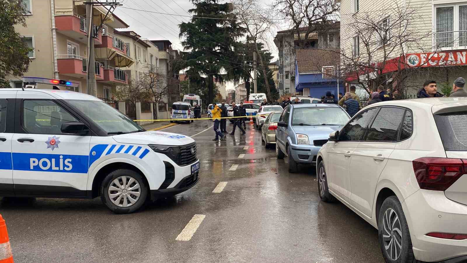 Uzman çavuş sokak ortasında hayatına son verdi
