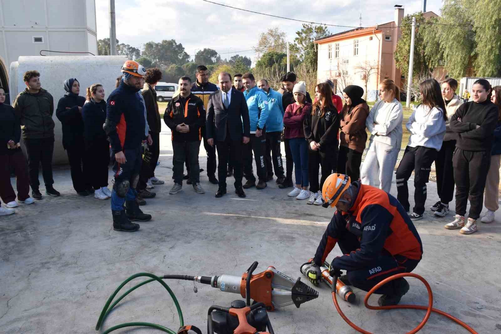 İl Sağlık Müdürü Eser eğitim ve tatbikat alanını ziyaret etti
