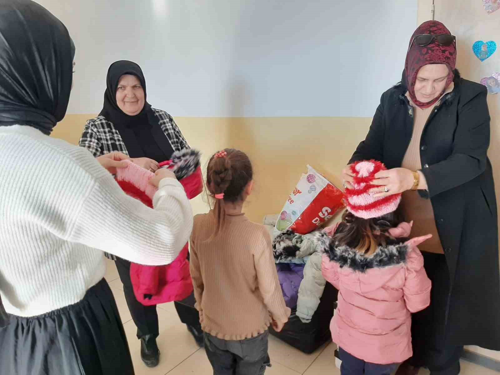 Türk Anneler Derneği’nden Karaçoban’da öğrenci ve annelerine kış desteği
