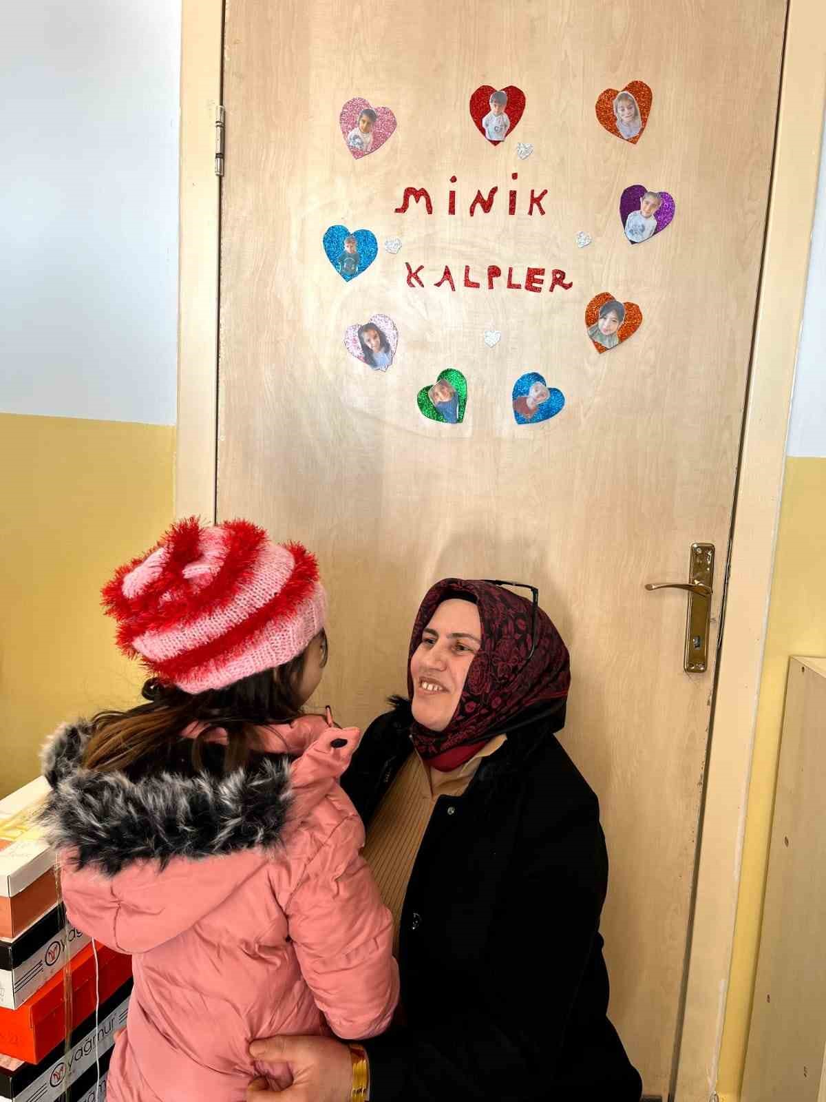 Türk Anneler Derneği’nden Karaçoban’da öğrenci ve annelerine kış desteği
