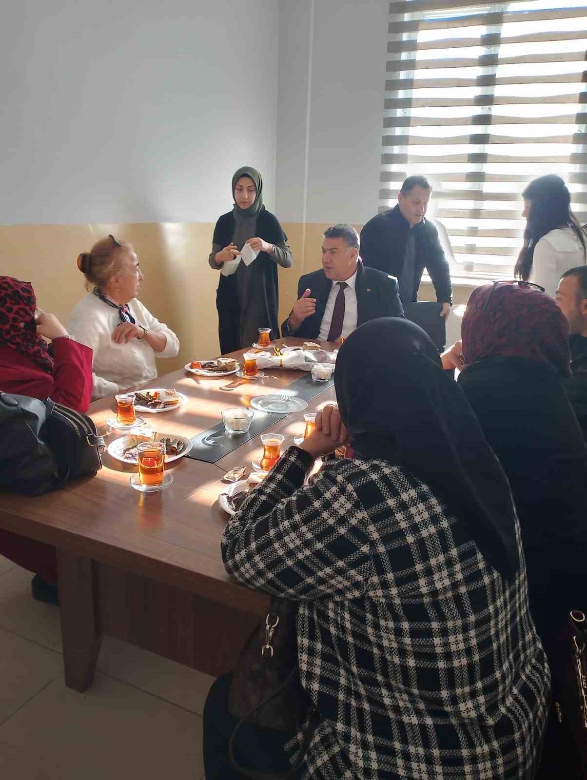 Türk Anneler Derneği’nden Karaçoban’da öğrenci ve annelerine kış desteği
