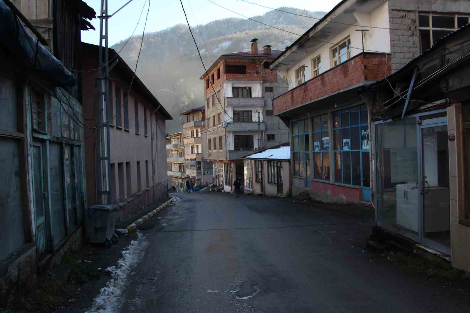 Trabzon’un bu mahallesinde örnek gelenek
