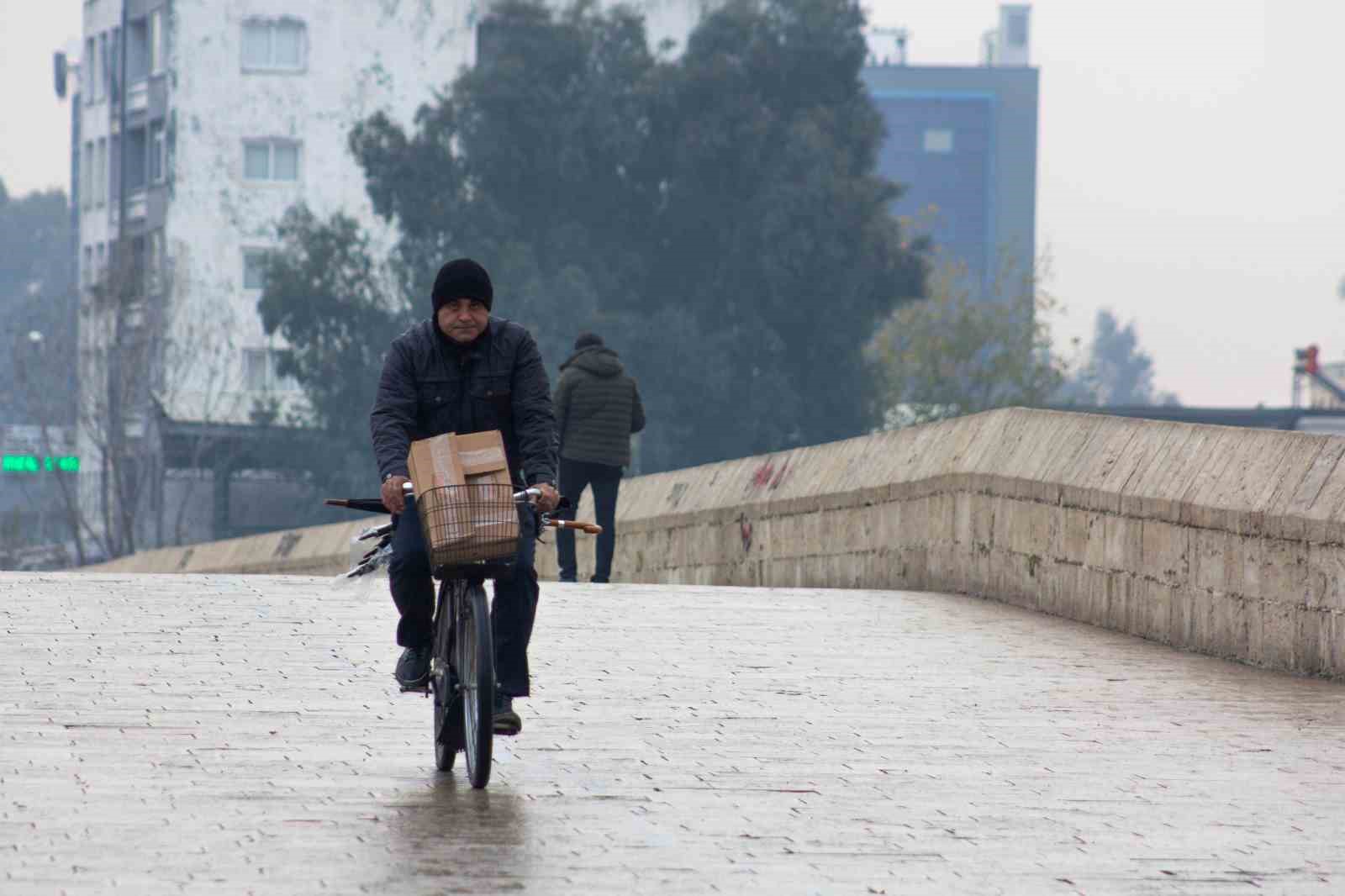 Adana’yı yağışlı hava etkisi altına aldı
