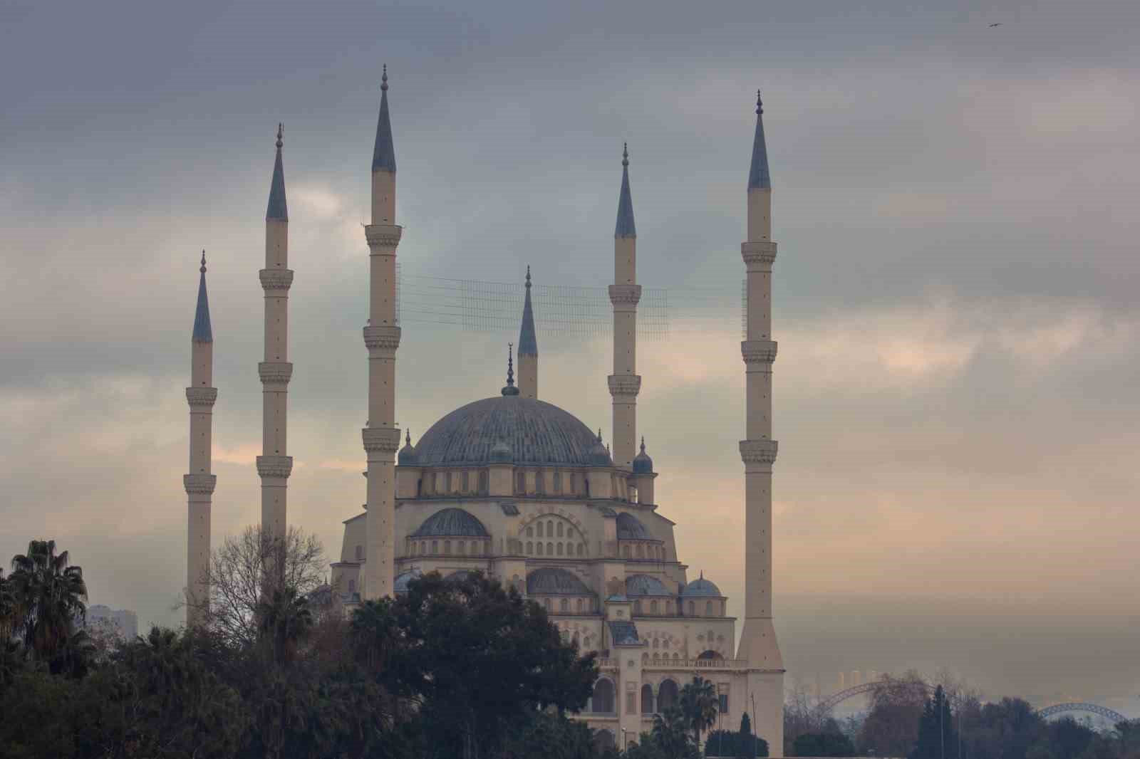 Adana’yı yağışlı hava etkisi altına aldı
