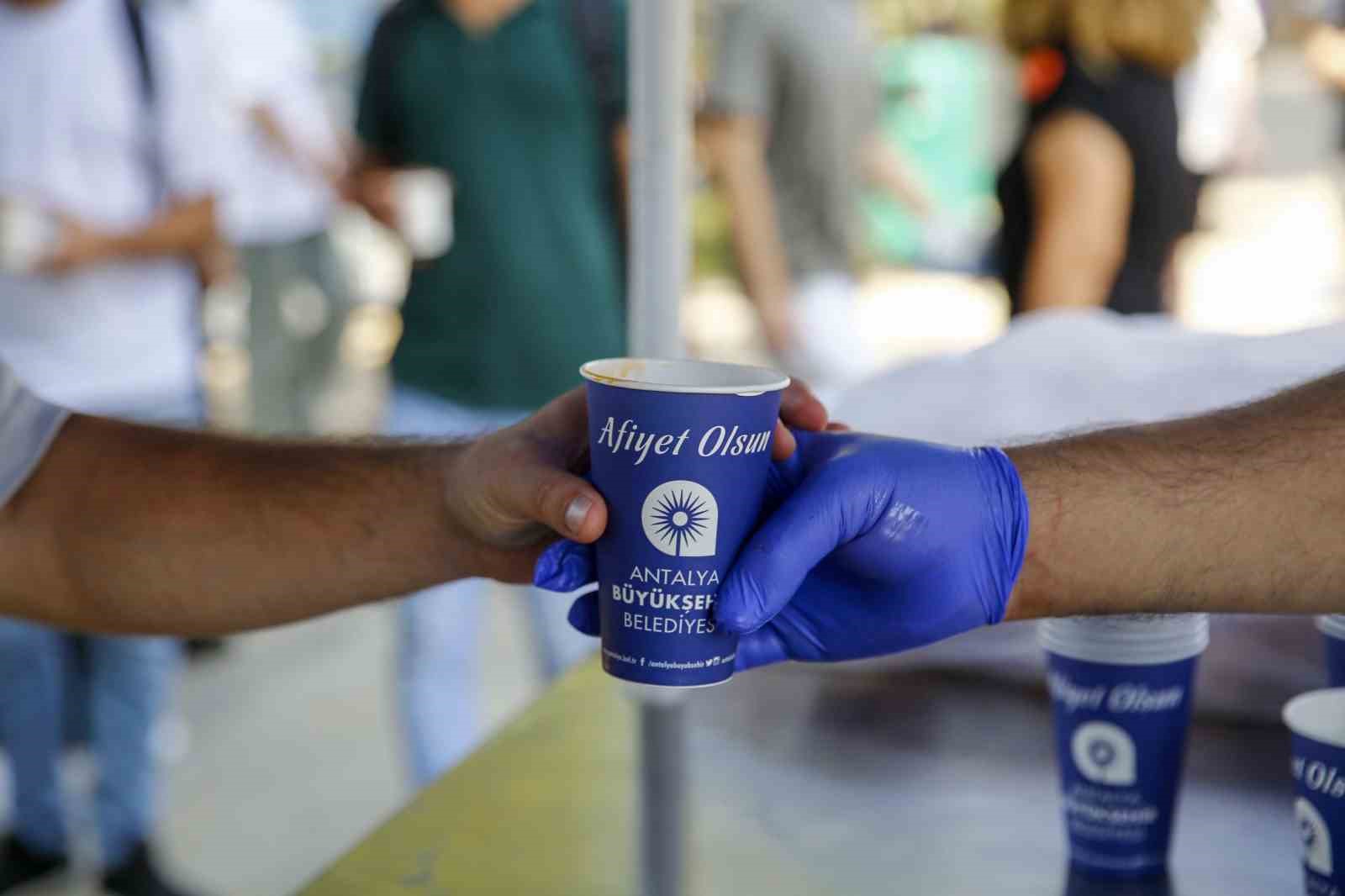 Antalya Büyükşehir Belediyesi sosyal destekleriyle hayatlara dokunuyor
