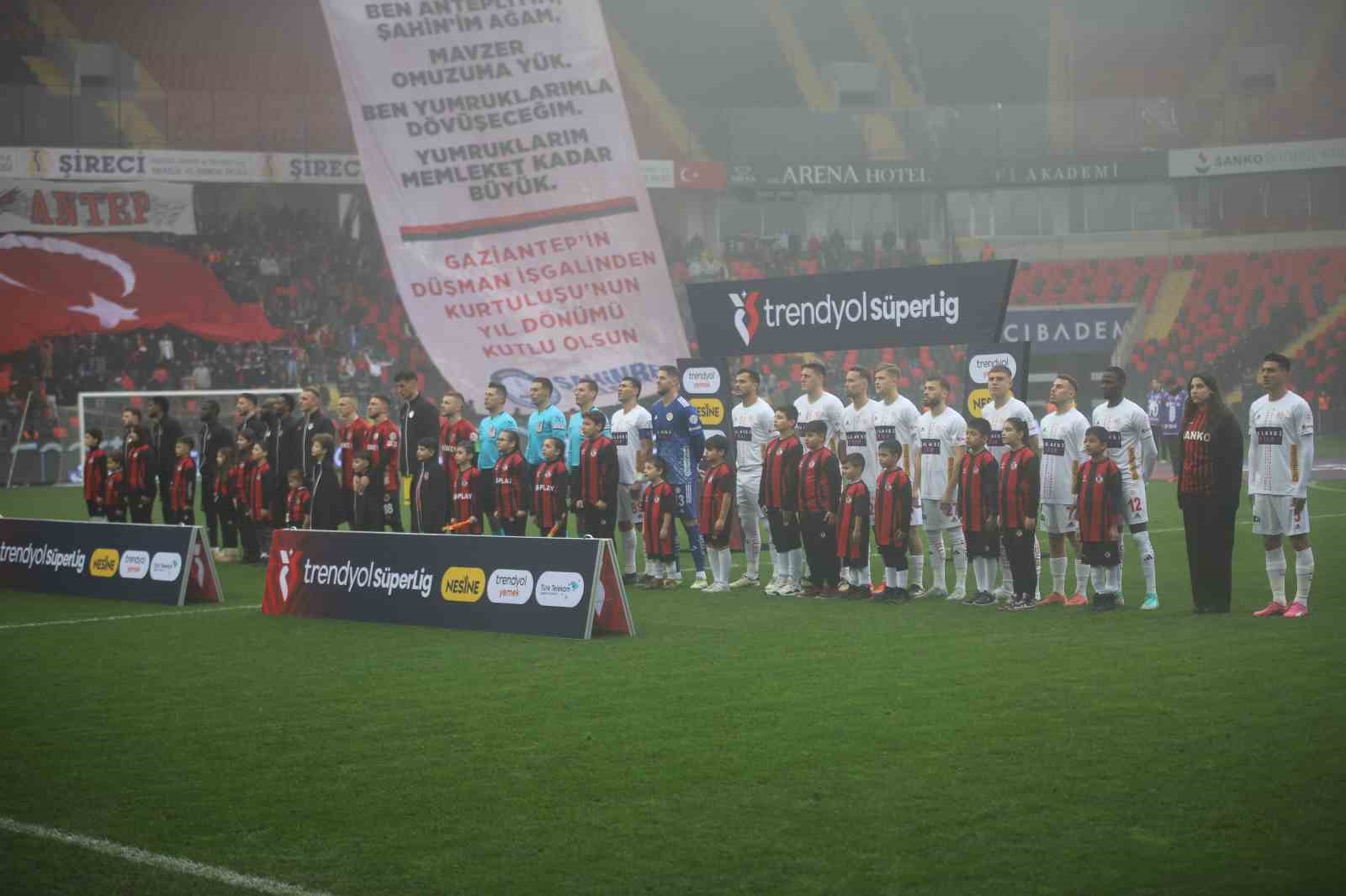 Trendyol Süper Lig: Gaziantep FK: 0 - Antalyaspor: 0 (Maç devam ediyor)
