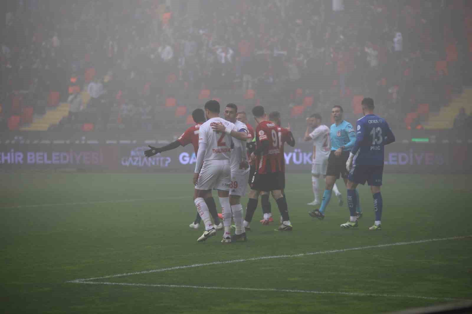 Trendyol Süper Lig: Gaziantep FK: 0 - Antalyaspor: 0 (Maç devam ediyor)
