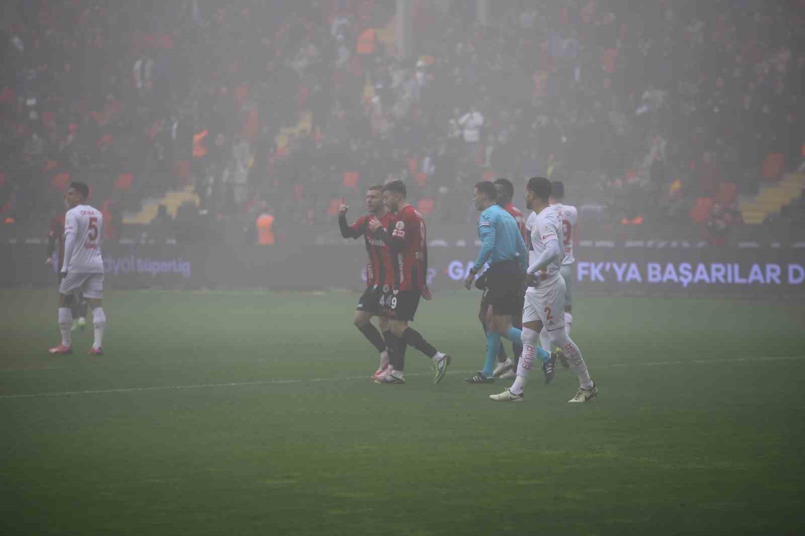 Trendyol Süper Lig: Gaziantep FK: 0 - Antalyaspor: 0 (Maç devam ediyor)
