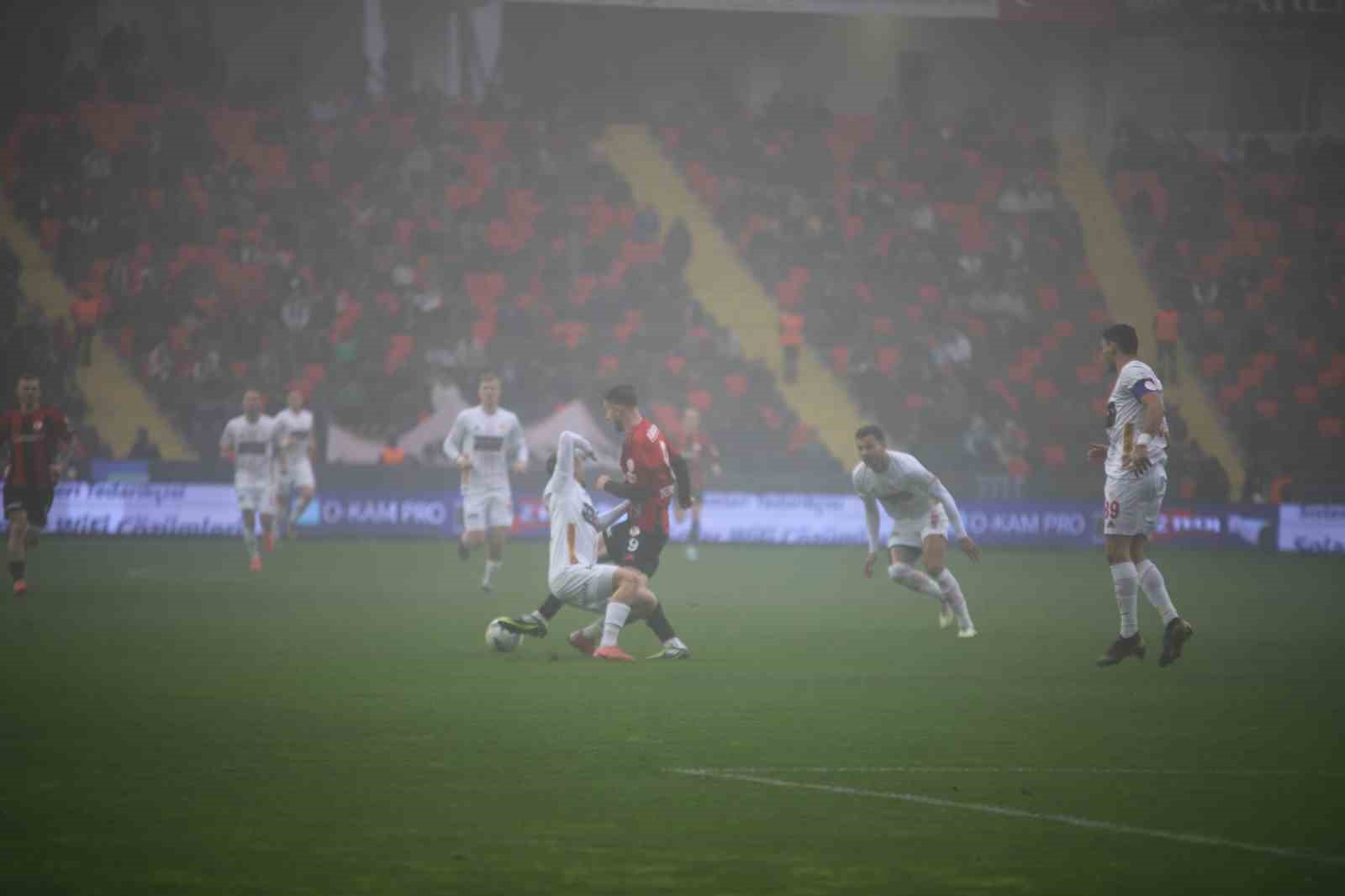 Trendyol Süper Lig: Gaziantep FK: 0 - Antalyaspor: 0 (Maç devam ediyor)
