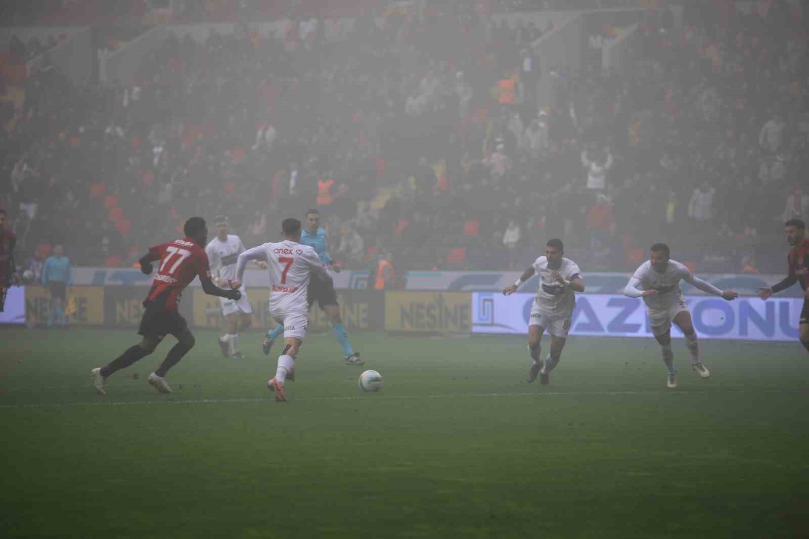 Trendyol Süper Lig: Gaziantep FK: 0 - Antalyaspor: 0 (Maç devam ediyor)
