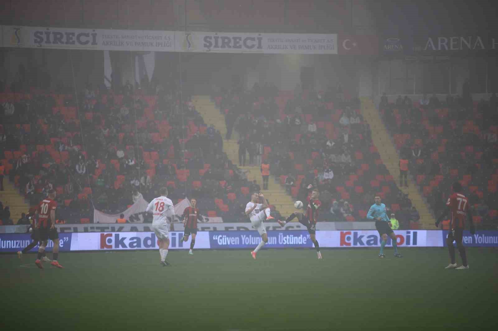 Trendyol Süper Lig: Gaziantep FK: 0 - Antalyaspor: 0 (Maç devam ediyor)
