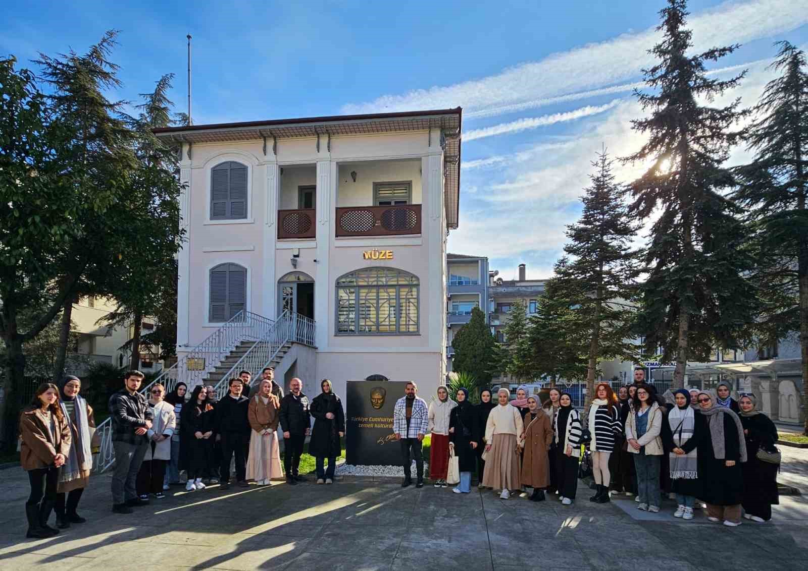 Üniversite öğrencileri, Sakarya’nın tarihini gezerek öğrendi
