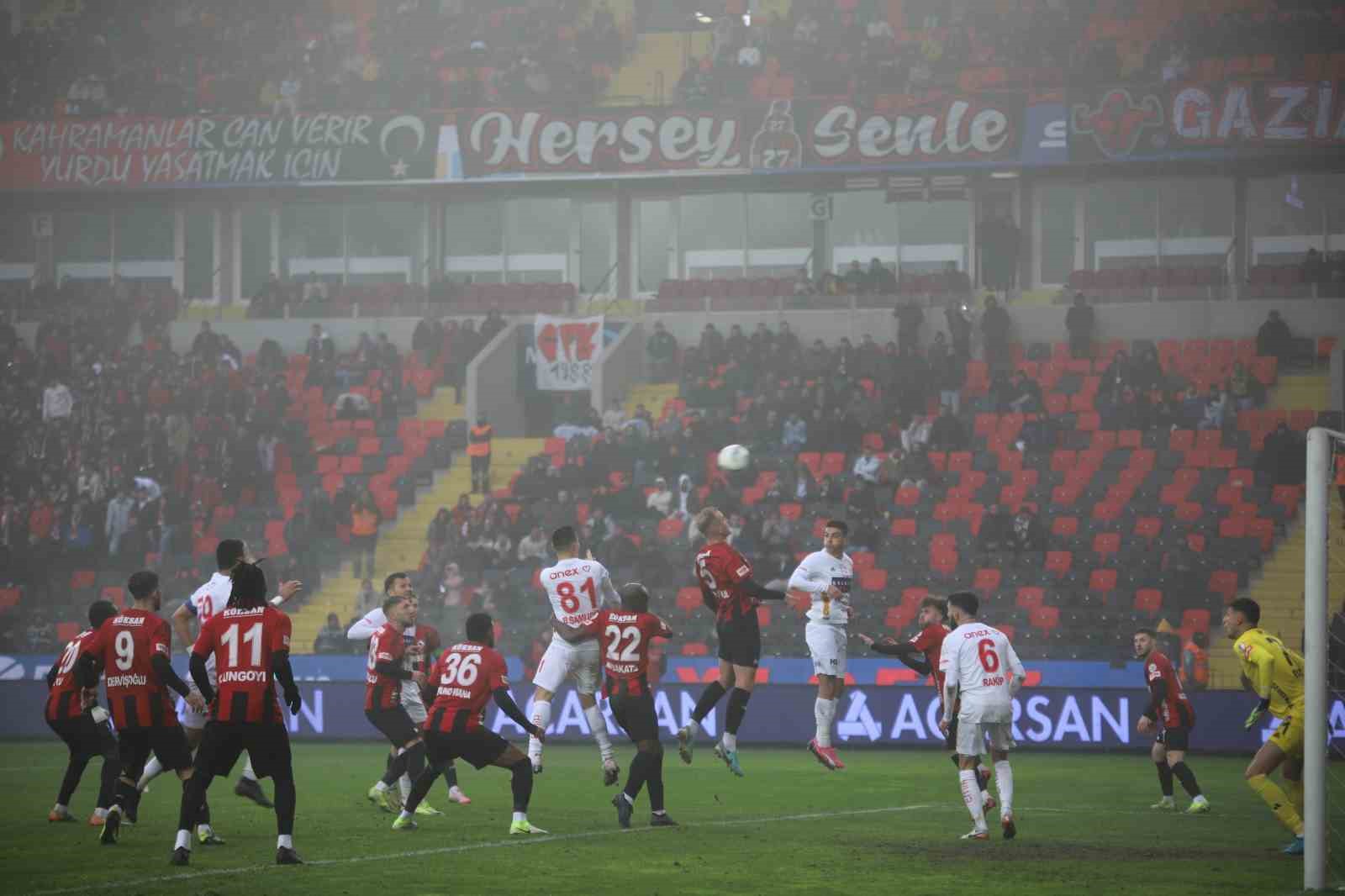 Trendyol Süper Lig: Gaziantep FK: 2 - Antalyaspor: 0 (Maç sonucu)
