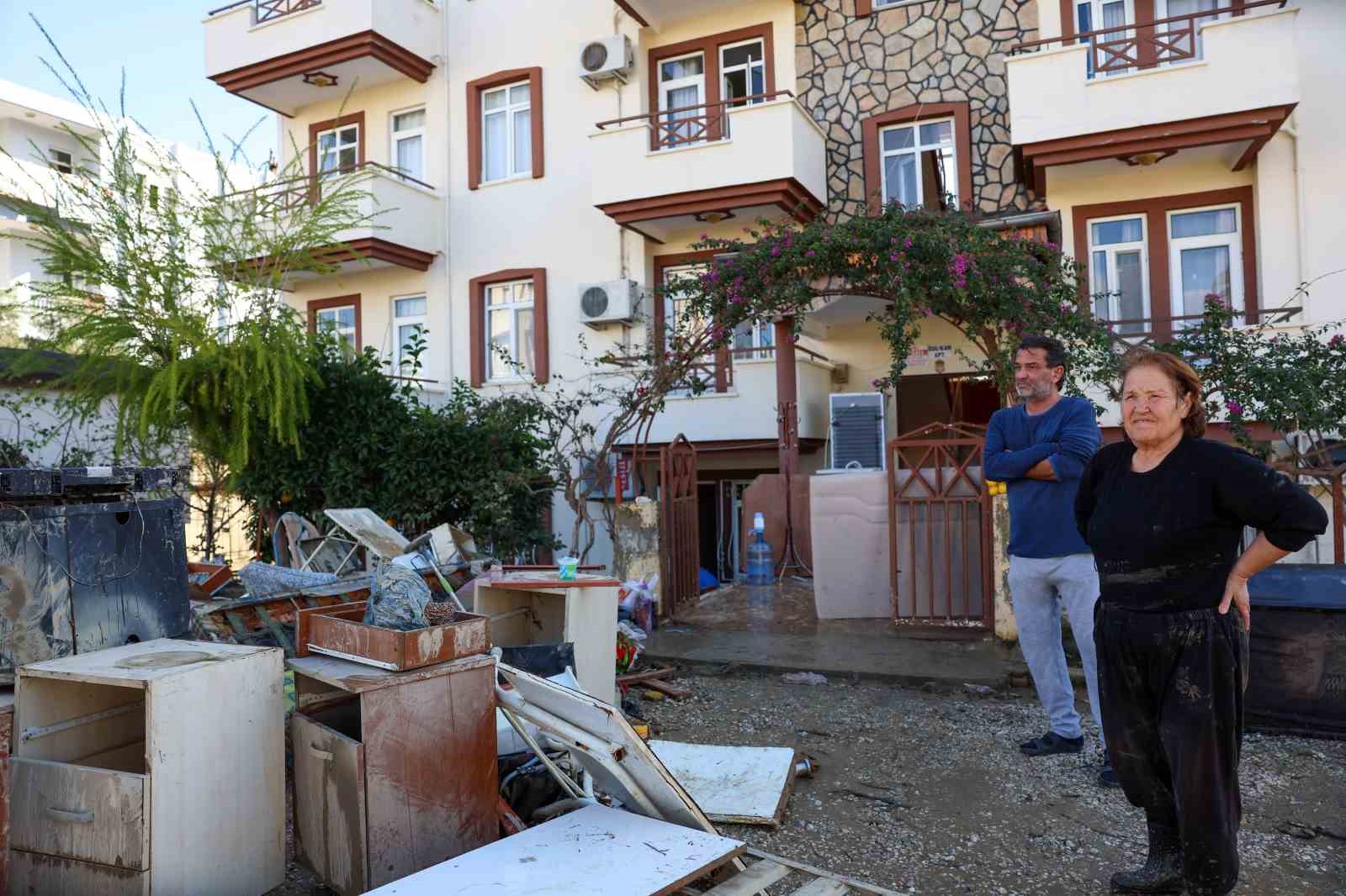 Antalya Büyükşehir Belediye Başkanı Muhittin Böcek’ten Manavgat’a geçmiş olsun ziyareti
