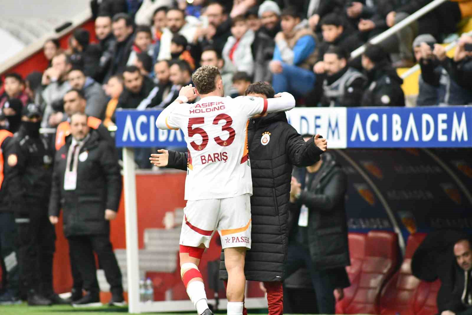 Trendyol Süper Lig: Kayserispor: 1 - Galatasaray: 2 (İlk yarı)
