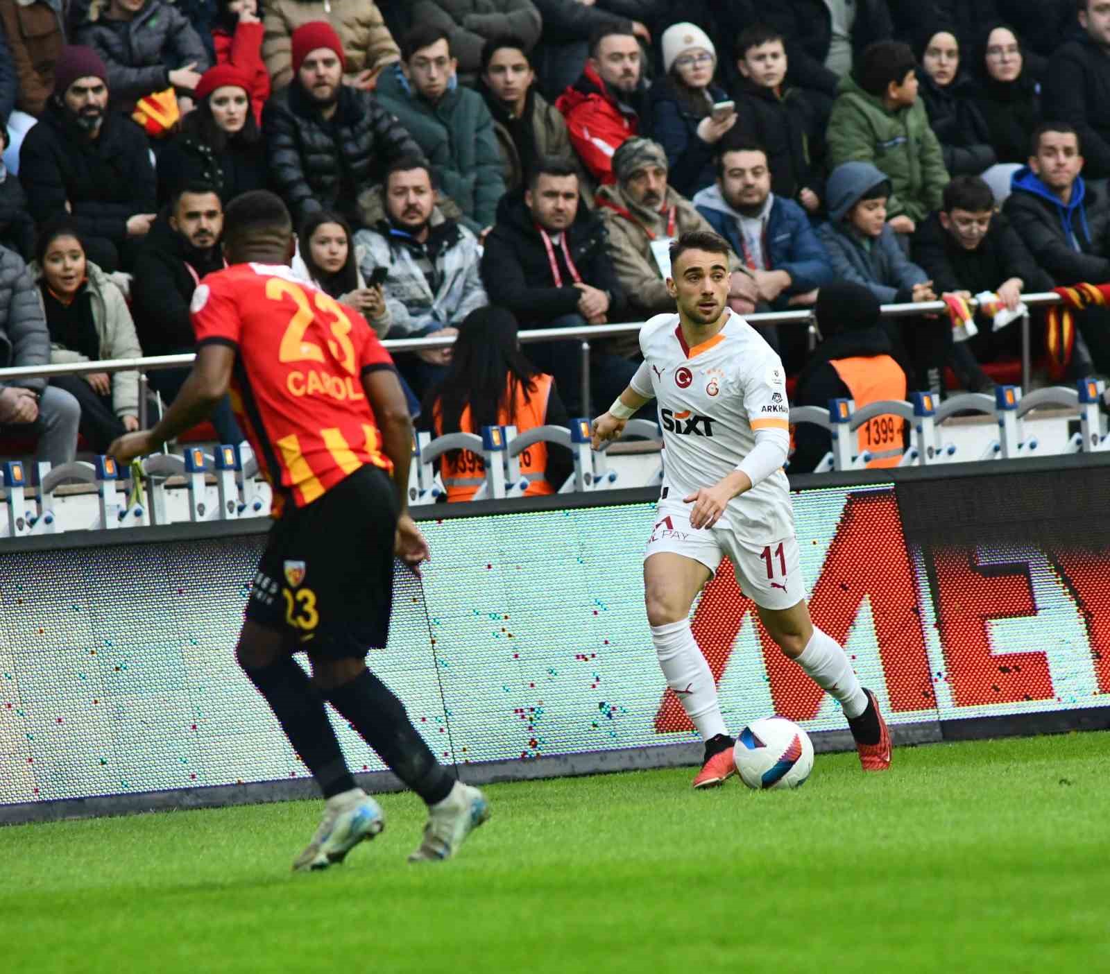 Trendyol Süper Lig: Kayserispor: 1 - Galatasaray: 2 (İlk yarı)
