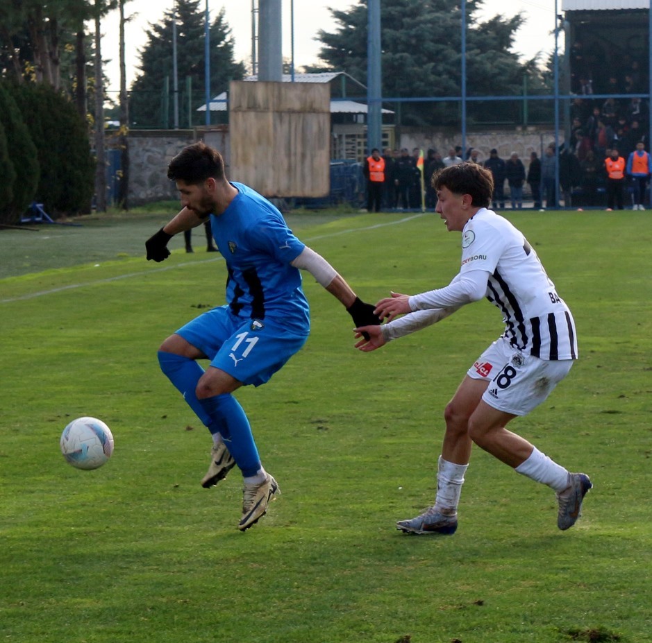 TFF 2. Lig: Karacabey Belediyespor: 1 - Aksarayspor: 1
