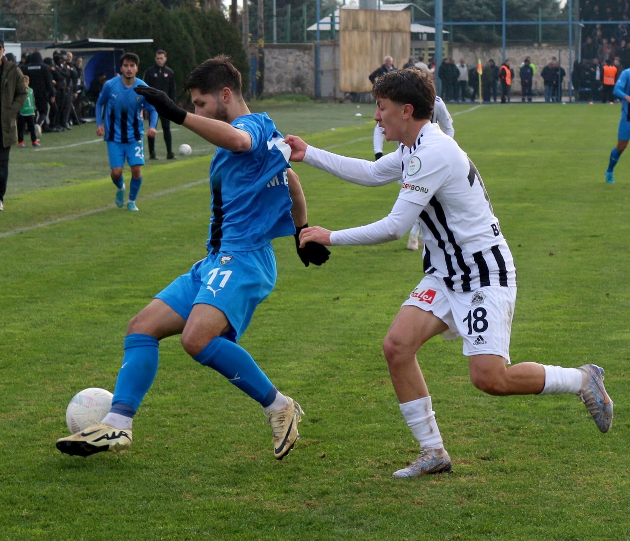 TFF 2. Lig: Karacabey Belediyespor: 1 - Aksarayspor: 1
