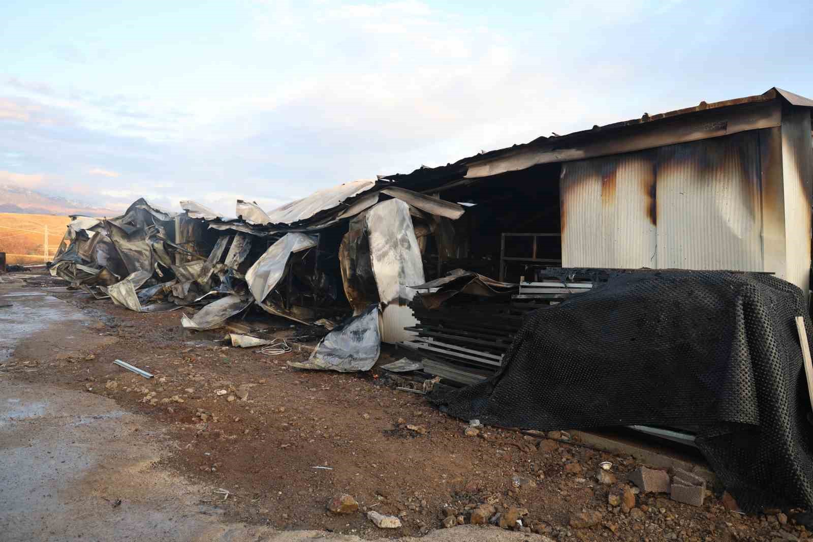 Elazığ’da konteyner yangını: 3 kişi yaralandı
