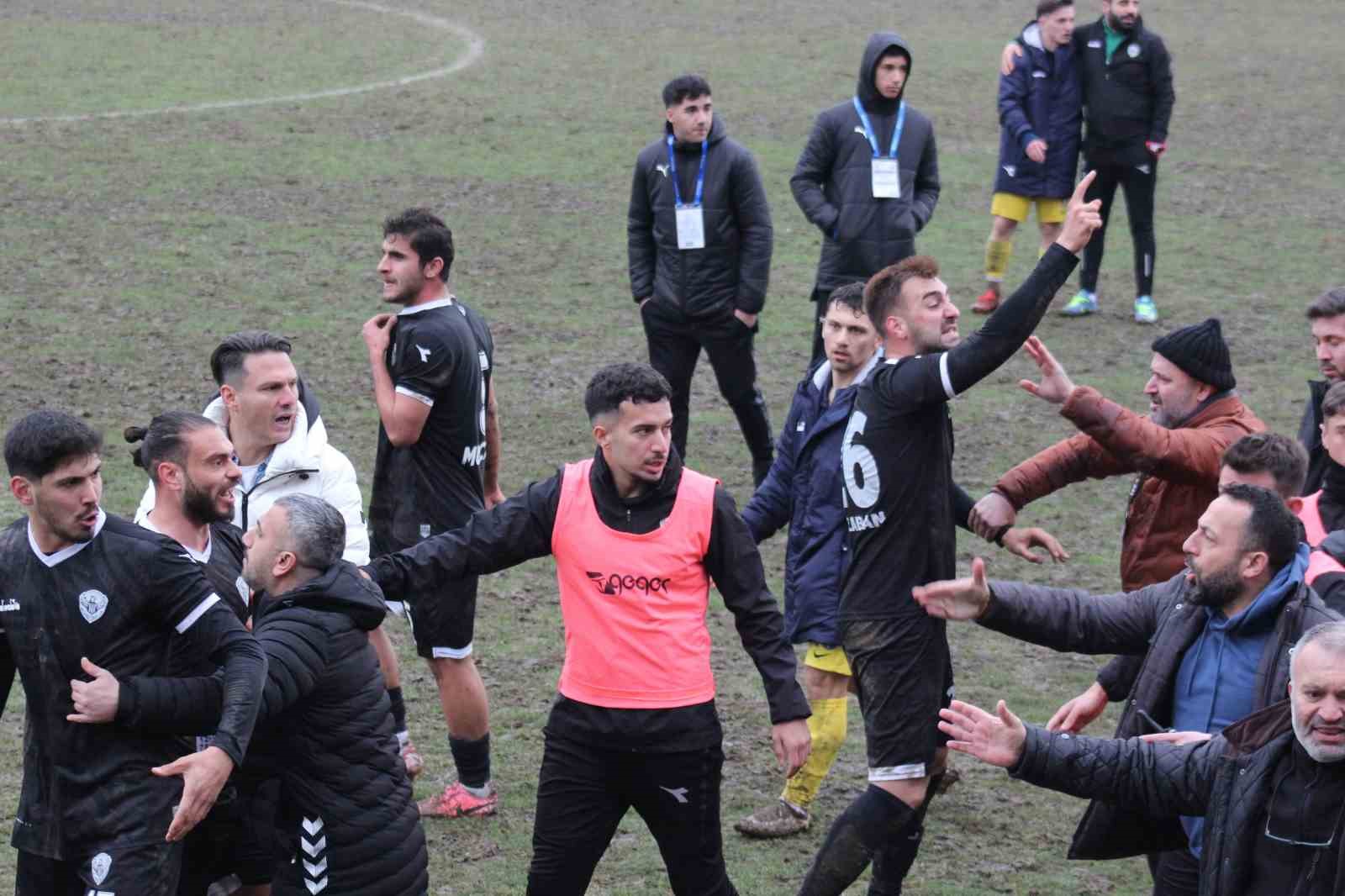 TFF 2. Lig’de maç sonu ortalık karıştı
