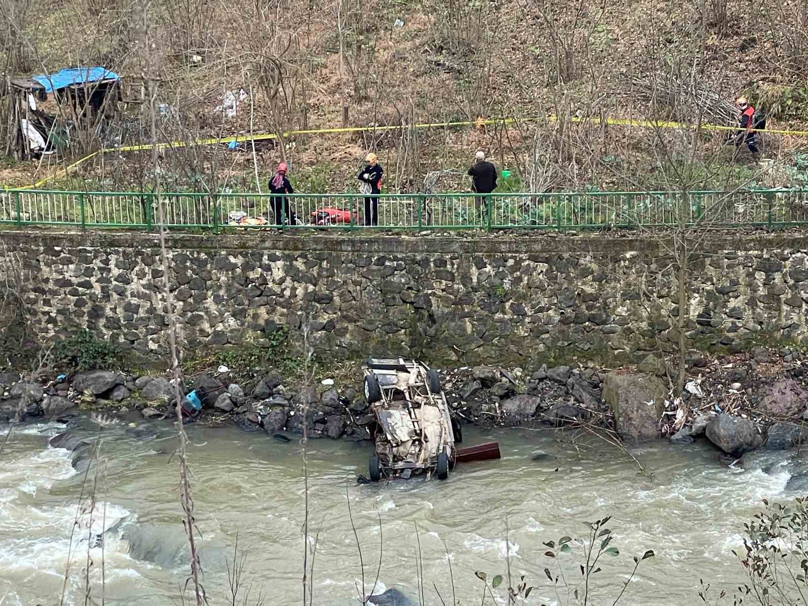 Trabzon’da otomobil dereye uçtu: 1 ölü
