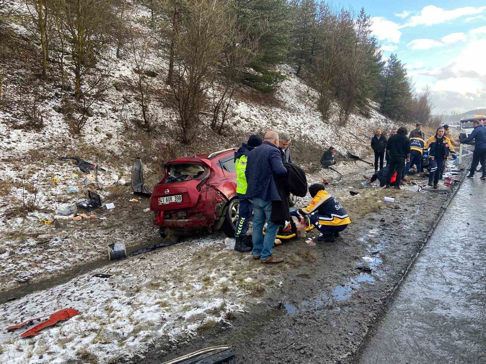 TEM’de feci kaza: 1 ölü, 4 yaralı
