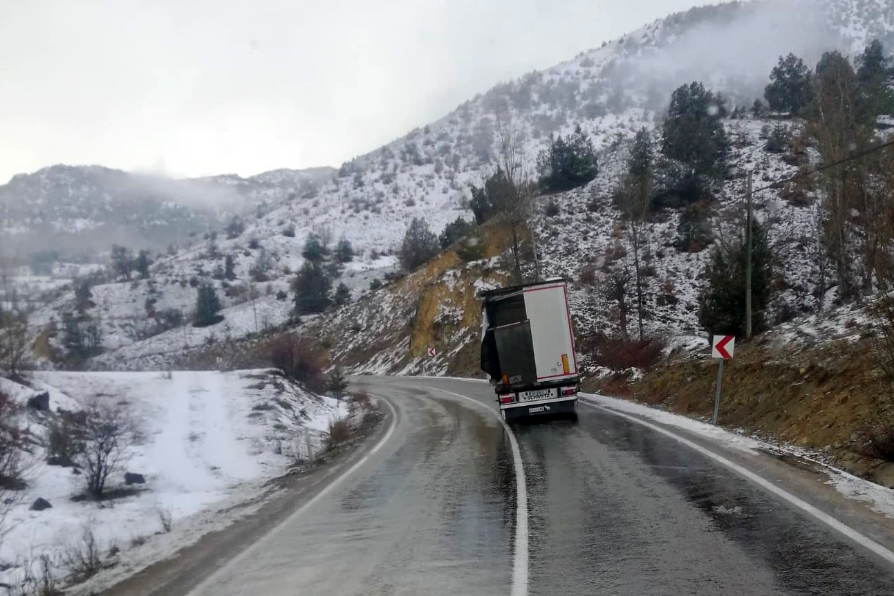 Gümüşhane’de LPG yüklü tankerin tırla çarpıştığı kaza acuz atlatıldı
