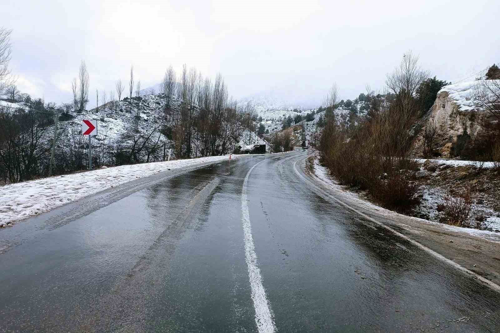 Gümüşhane’de LPG yüklü tankerin tırla çarpıştığı kaza acuz atlatıldı
