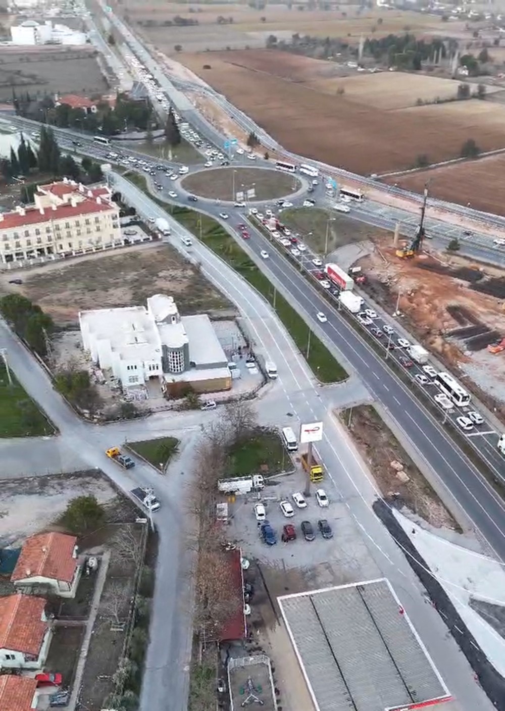 Kötekli Kavşağı’ndaki çalışmalar nedeniyle ulaşım servis yollarına yönlendirilecek
