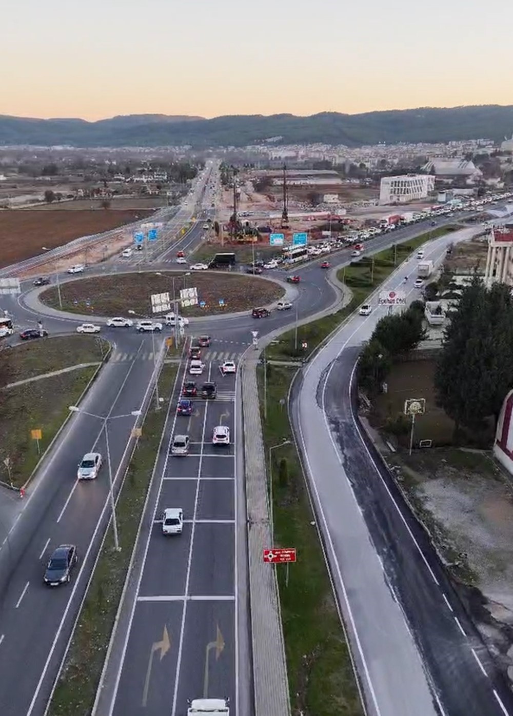 Kötekli Kavşağı’ndaki çalışmalar nedeniyle ulaşım servis yollarına yönlendirilecek
