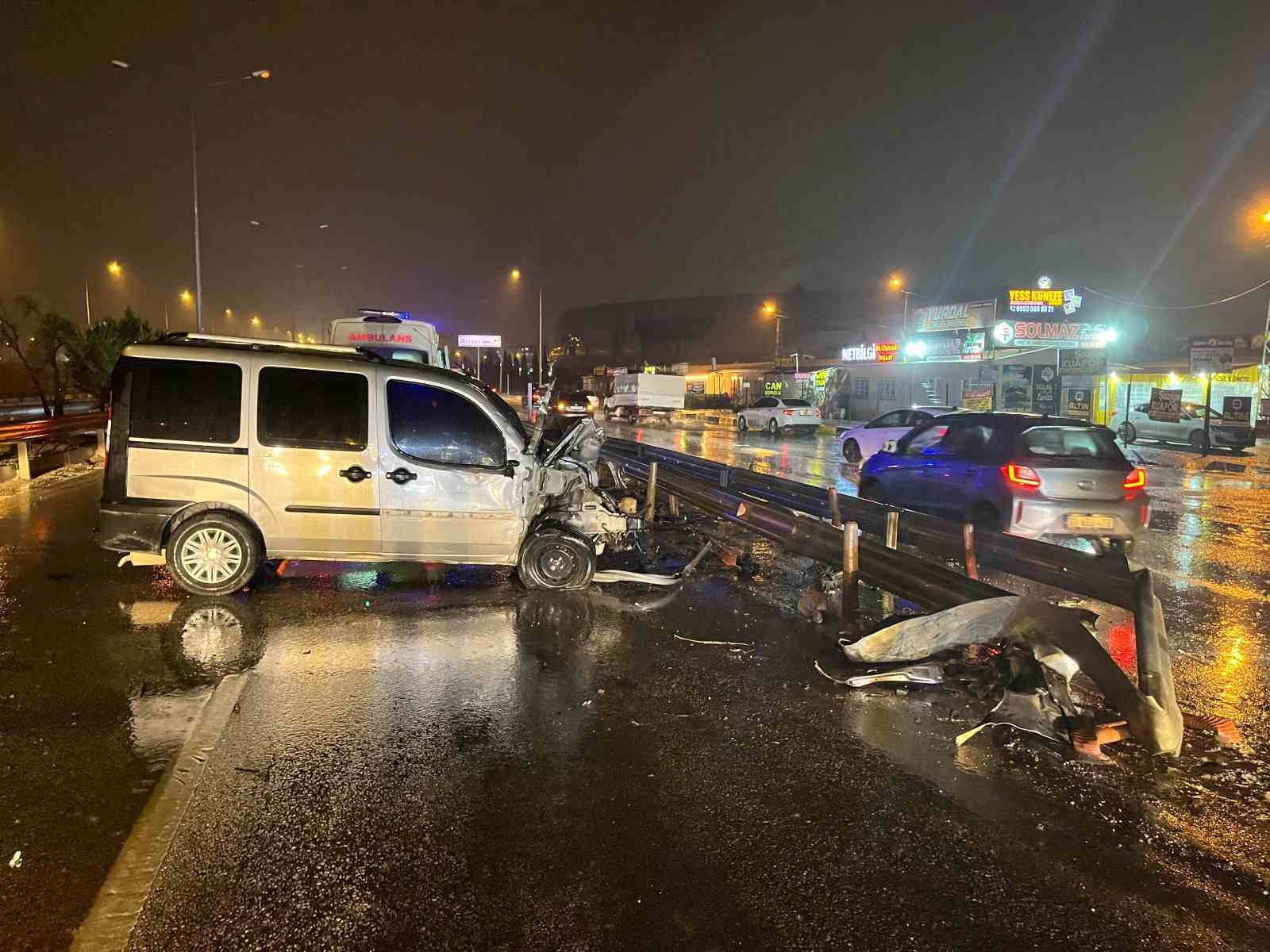 Antakya’da refüje çarpan aracın sürücüsü yaralandı
