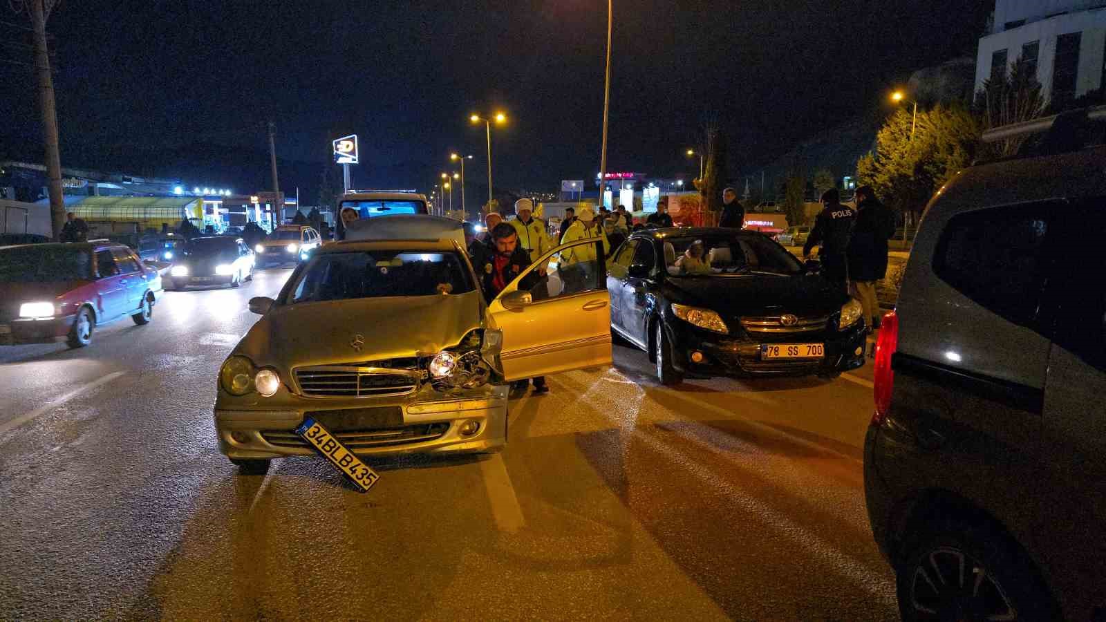 Karabük’te 5 araçlı zincirleme trafik kazası: 3 yaralı
