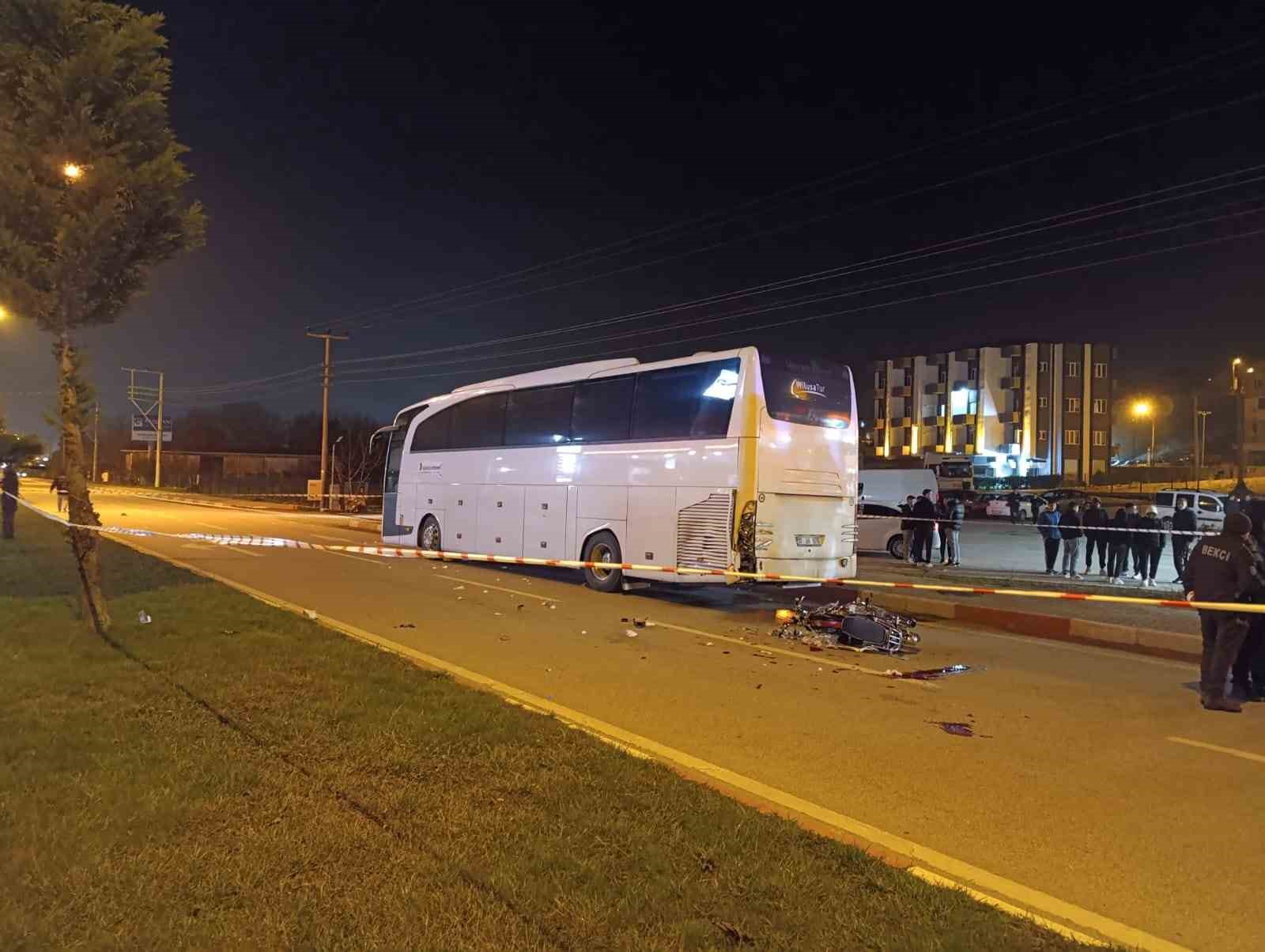 Çan’da motosiklet otobüse arkadan çarptı: 1 kişi öldü, 1 kişi ağır yaralandı
