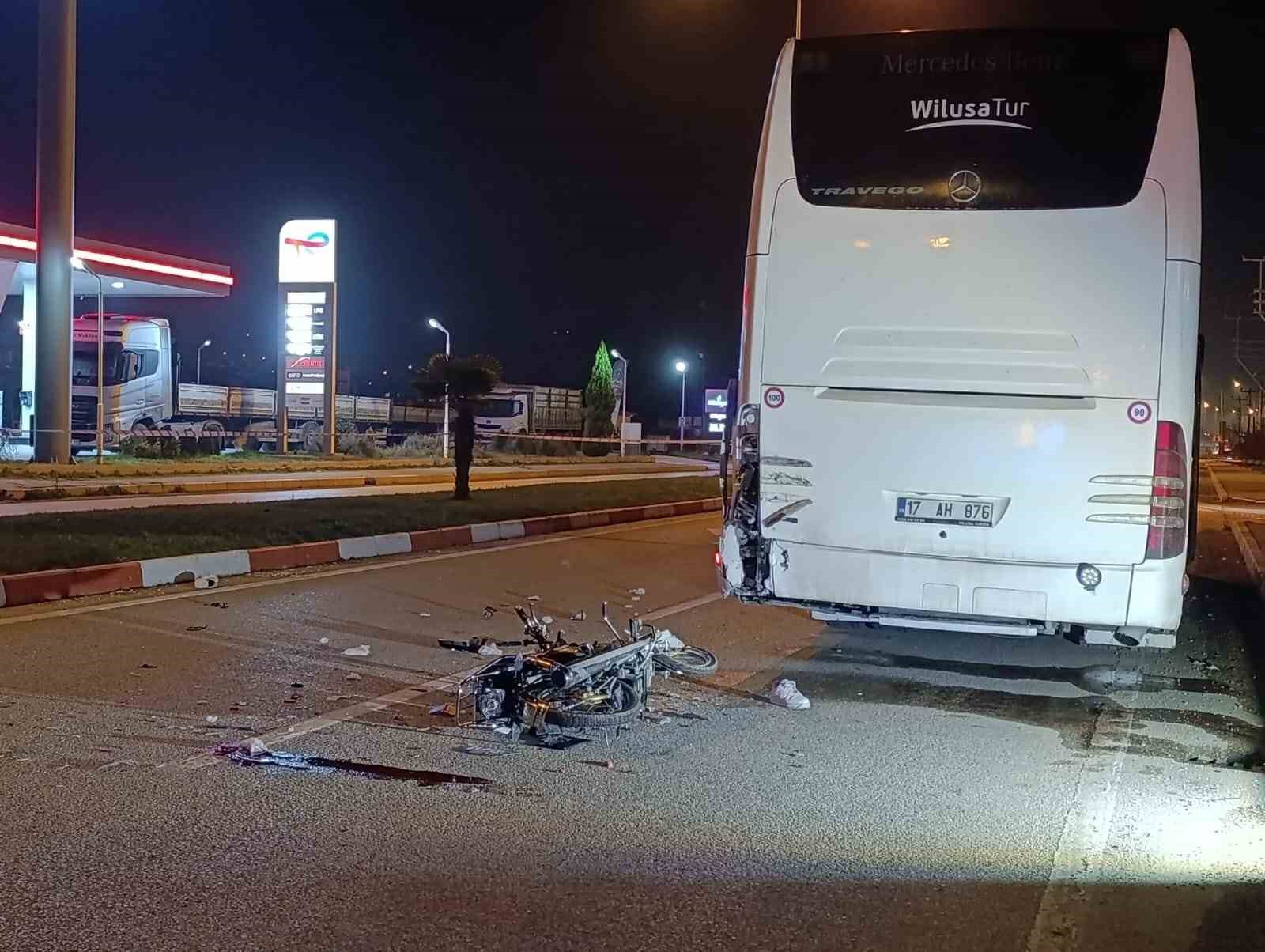 Çan’da motosiklet otobüse arkadan çarptı: 1 kişi öldü, 1 kişi ağır yaralandı
